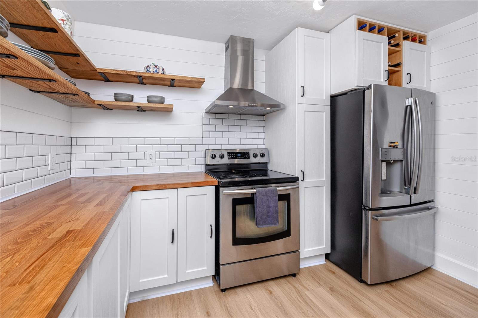 Image 21 of 84 For 6619 Livingston Avenue N