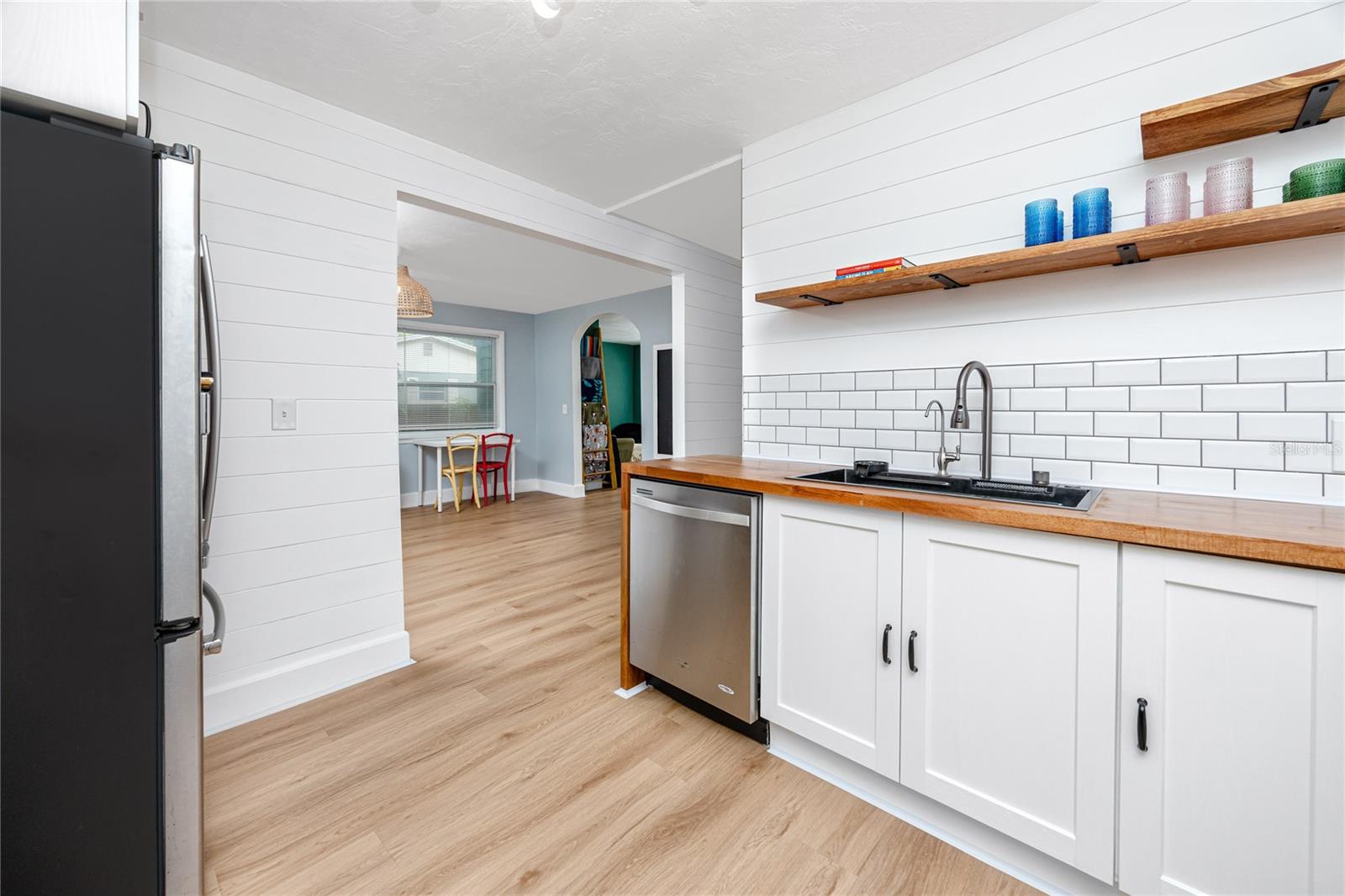 Image 22 of 84 For 6619 Livingston Avenue N