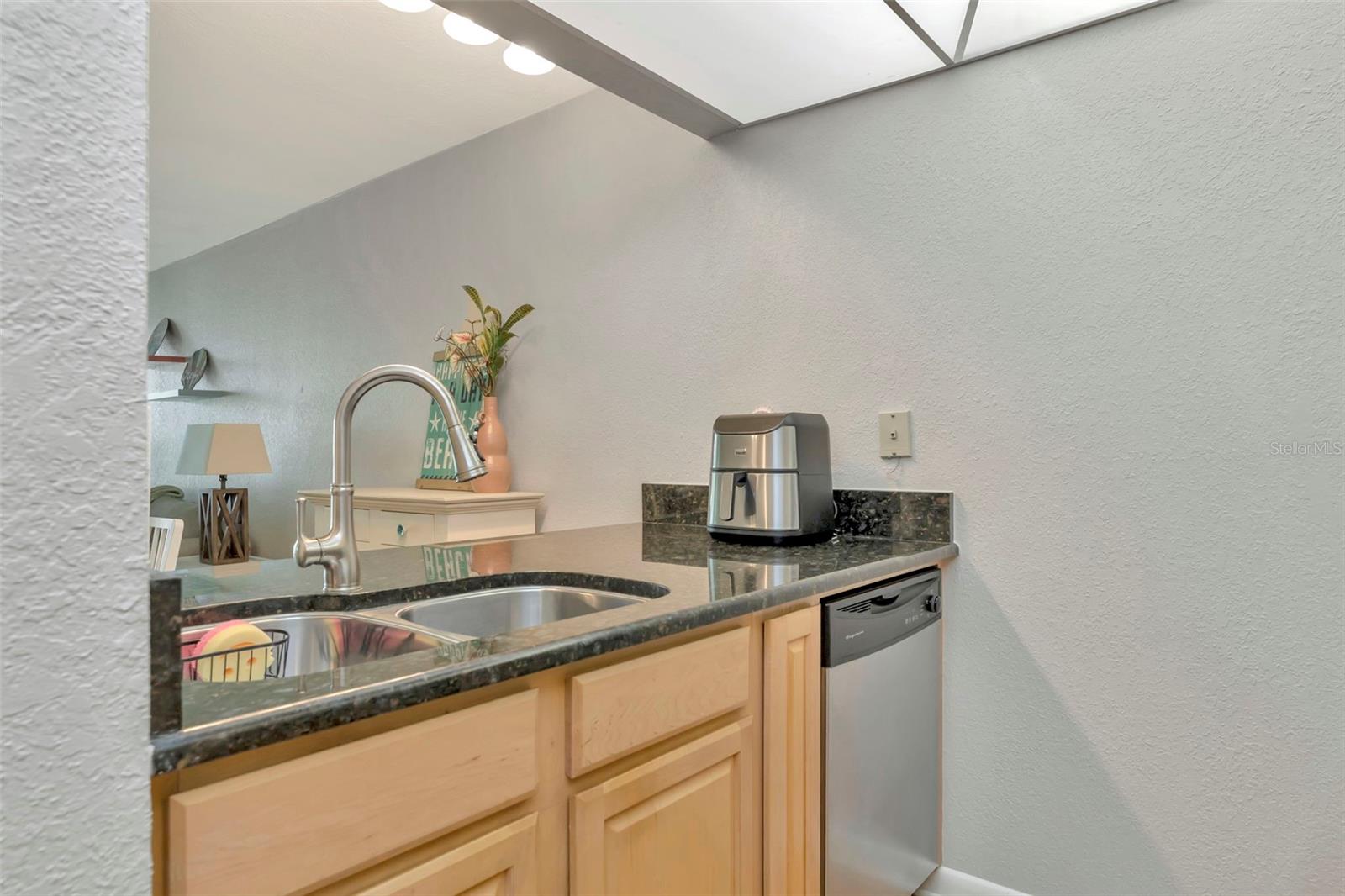 Image 20 of 98 For 14130 Rosemary Lane 3202