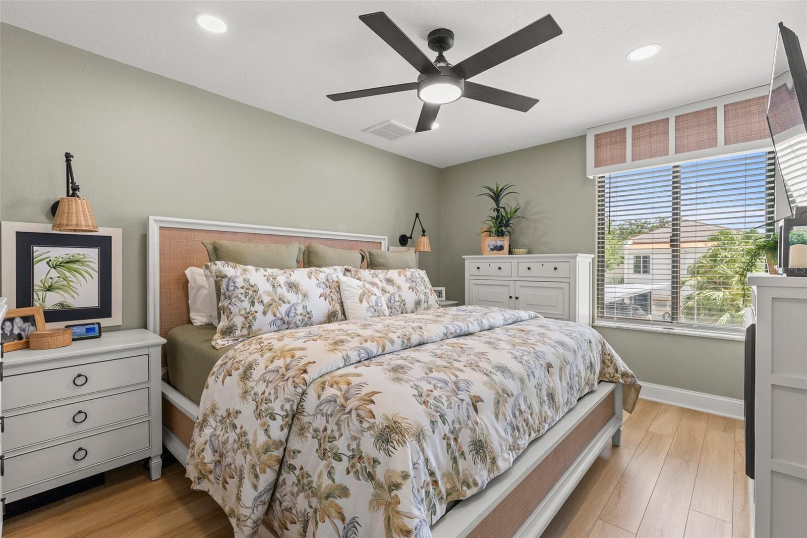 Image 18 of 46 For 4214 Harbor House Drive