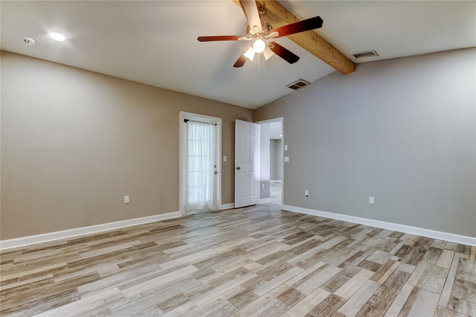 Image 13 of 34 For 8330 Lafitte Drive