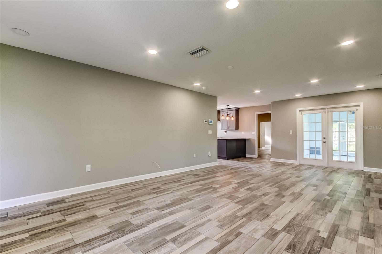 Image 17 of 34 For 8330 Lafitte Drive