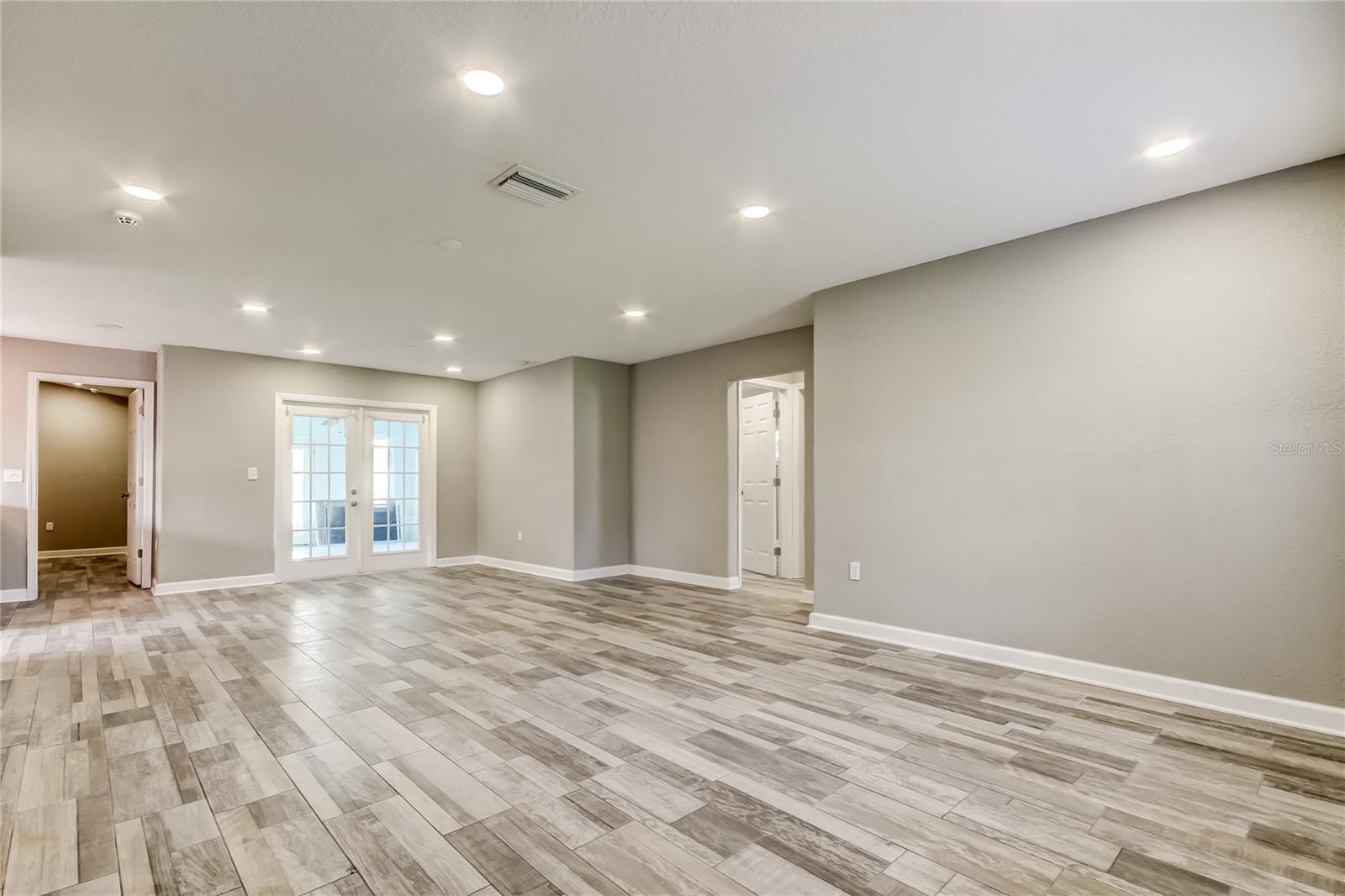 Image 18 of 34 For 8330 Lafitte Drive