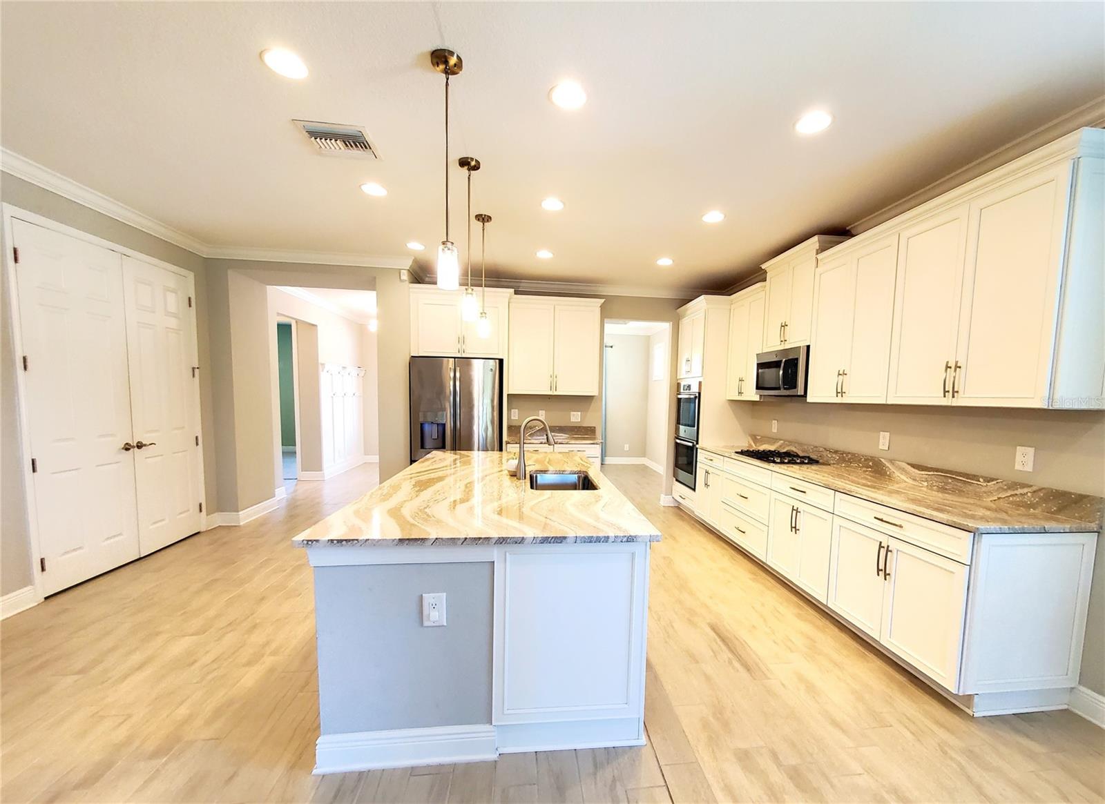 Listing photo id 10 for 12862 Rangeland Boulevard