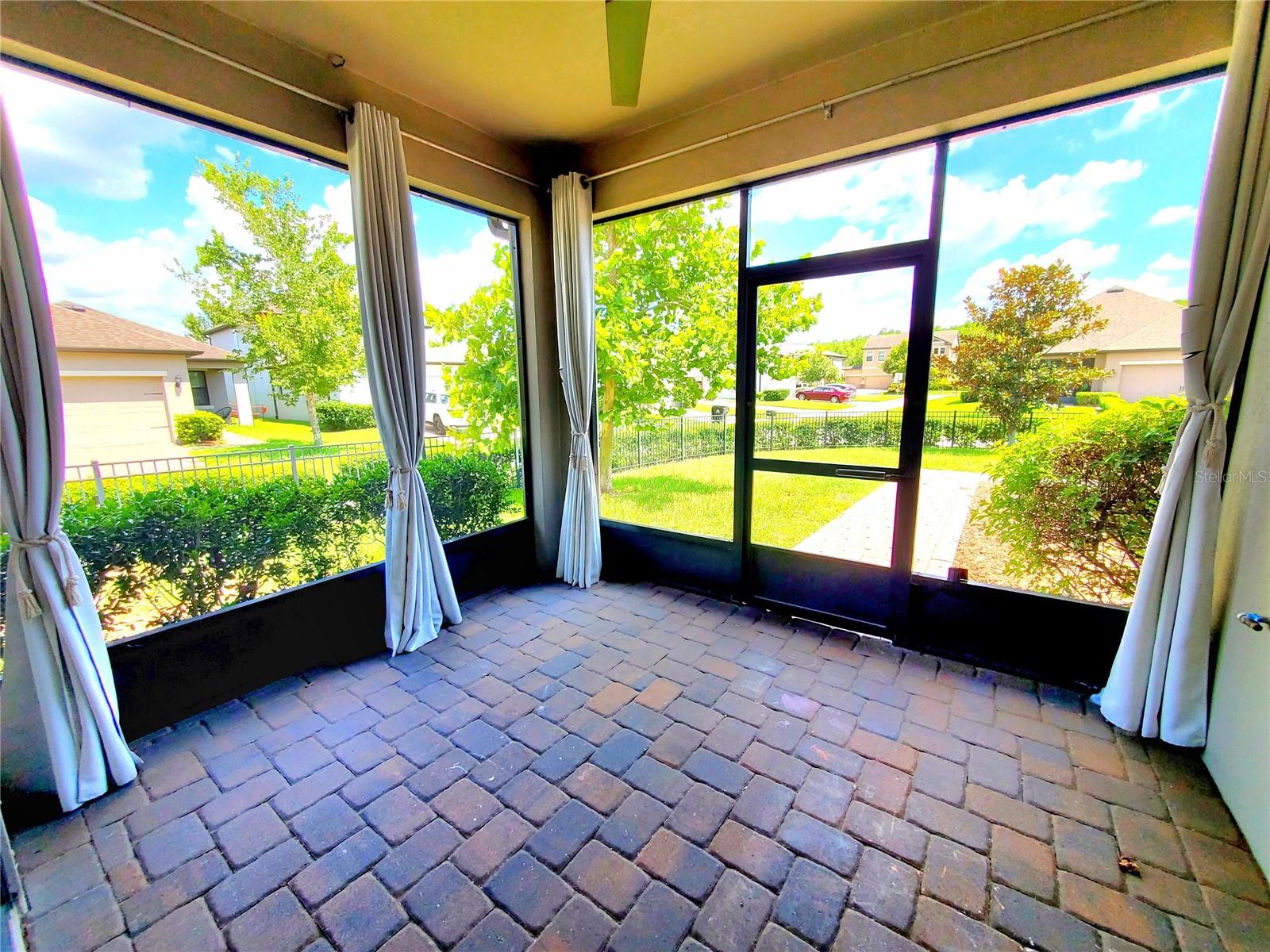 Listing photo id 42 for 12862 Rangeland Boulevard
