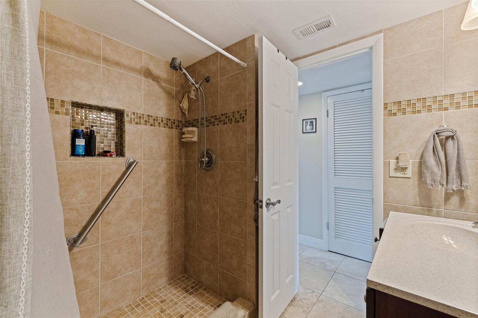 Image 20 of 37 For 2525 Bay Drive B43