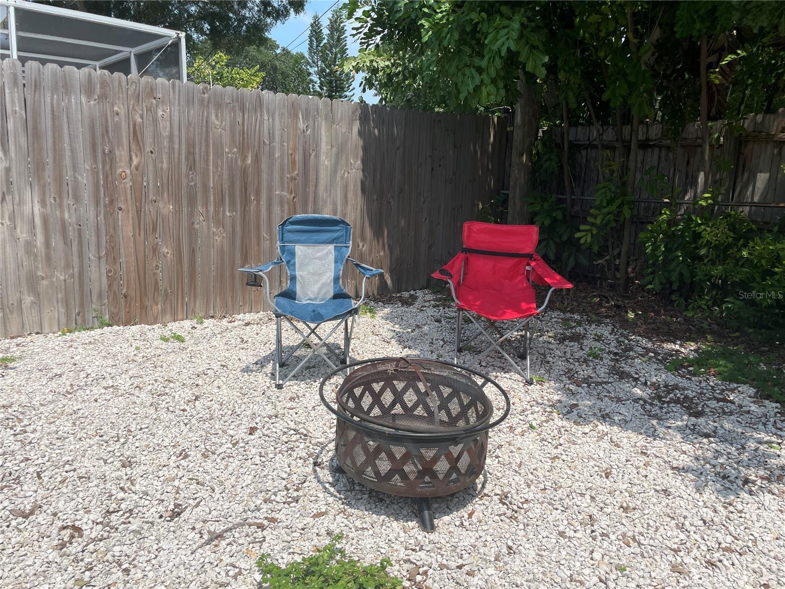 Listing photo id 13 for 1625 Madrid Drive