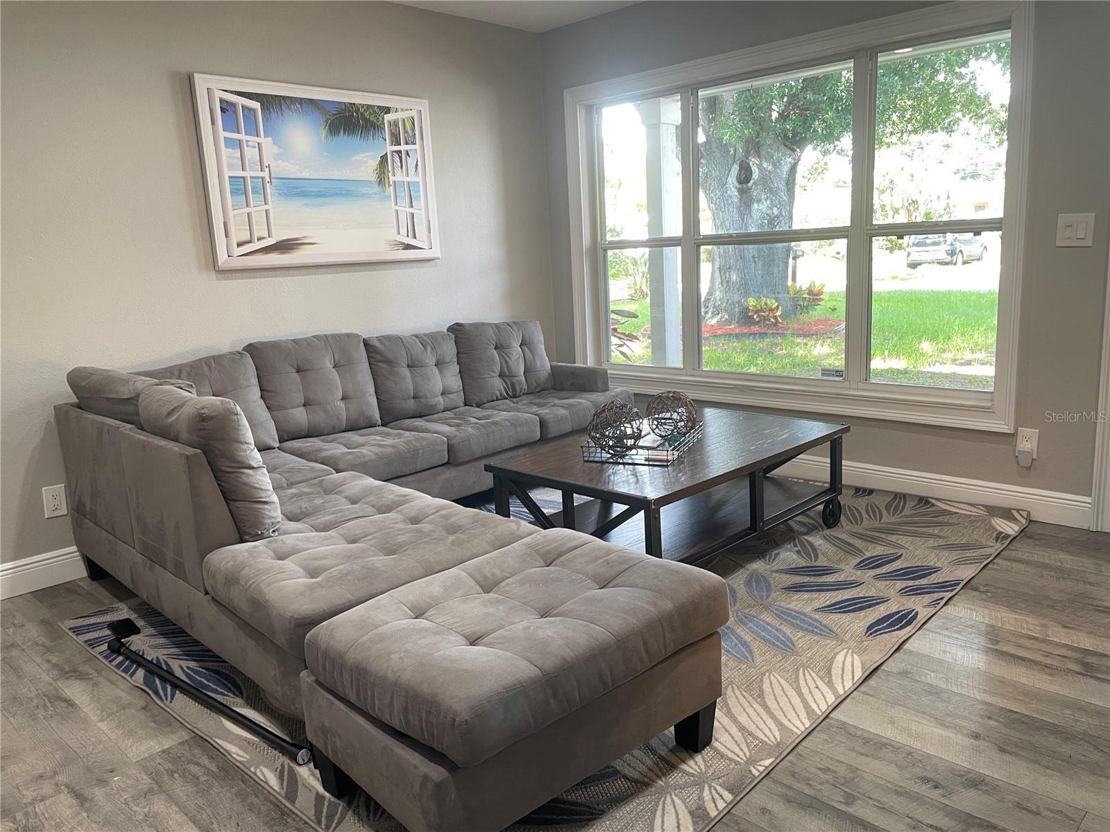 Listing photo id 0 for 1625 Madrid Drive