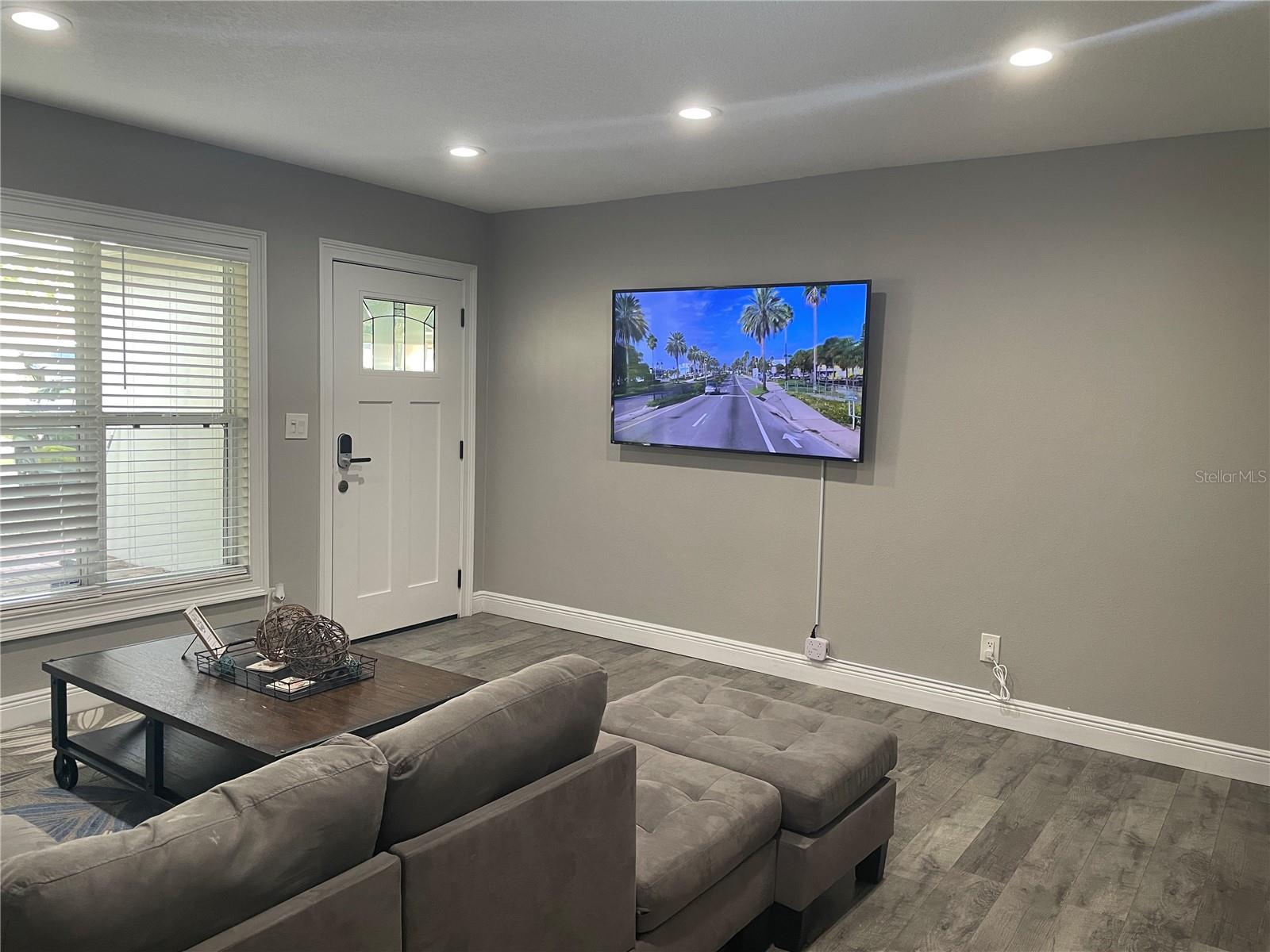 Listing photo id 1 for 1625 Madrid Drive