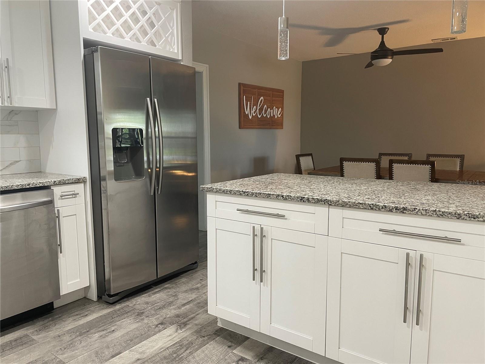 Listing photo id 3 for 1625 Madrid Drive