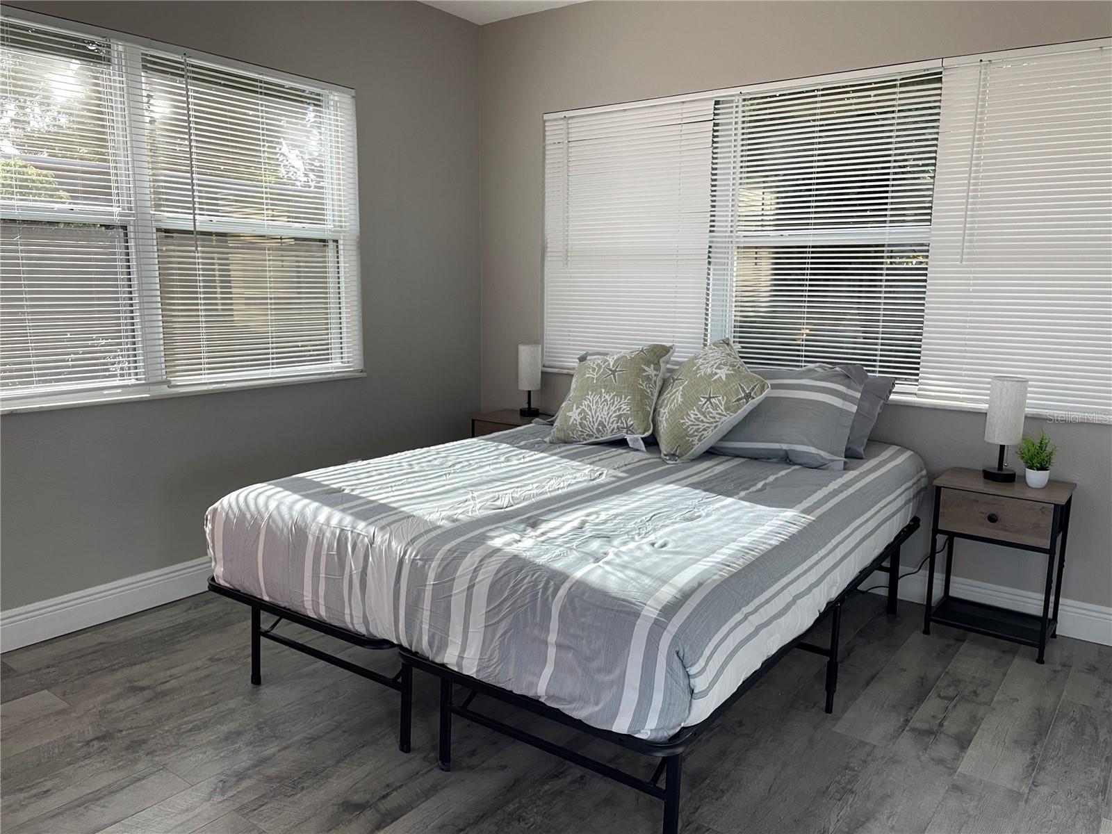 Listing photo id 5 for 1625 Madrid Drive