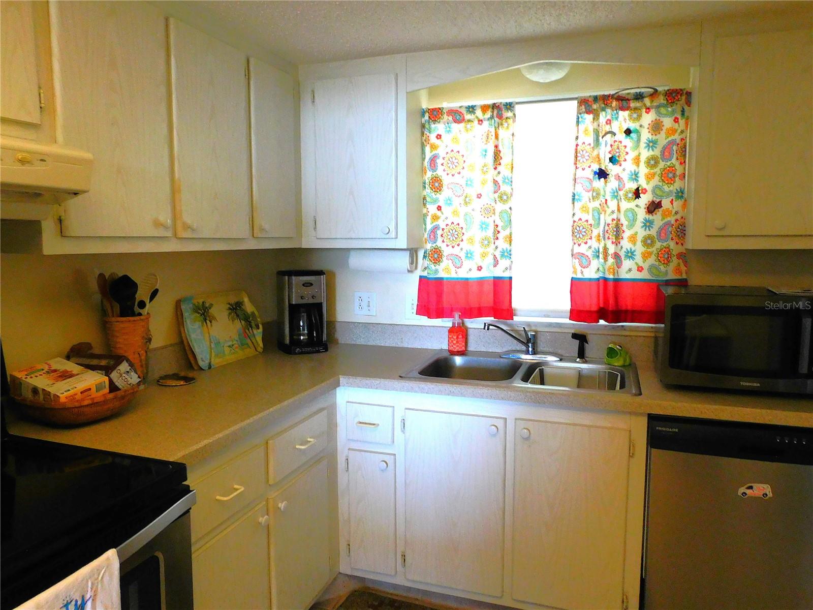 Image 8 of 60 For 9 Forbes Place 310