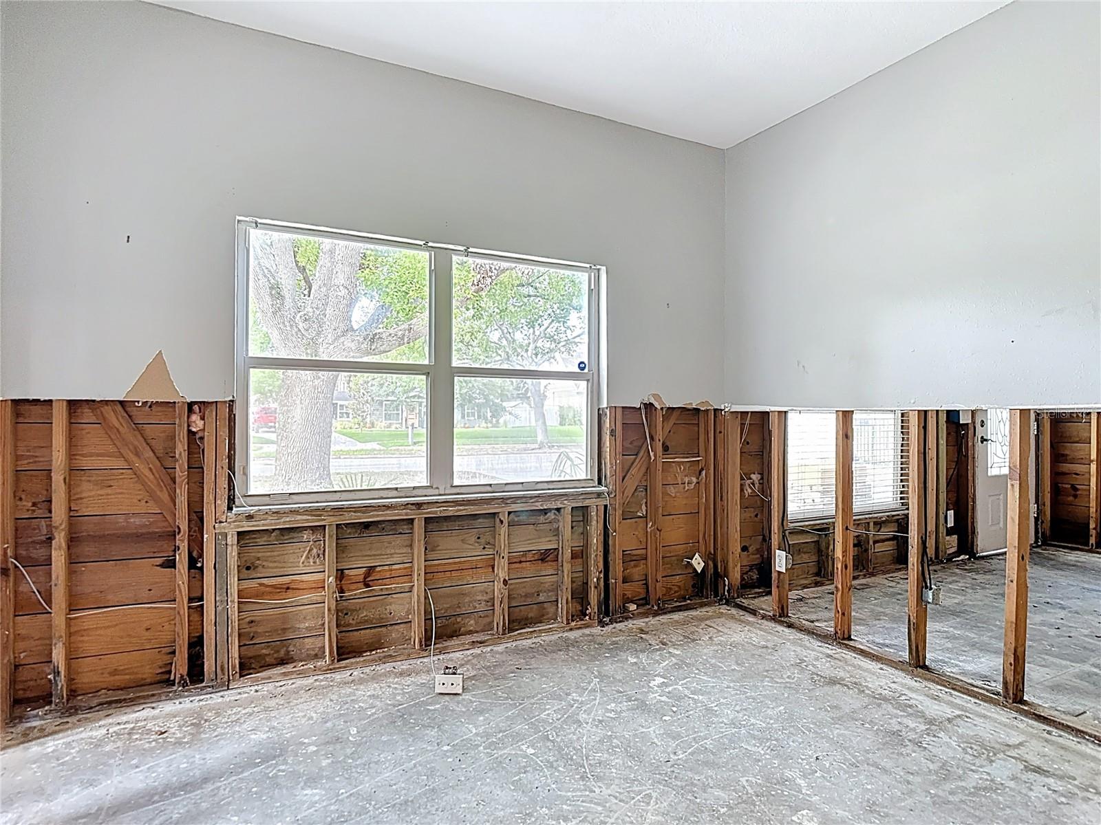 Image 15 of 53 For 4419 El Prado Boulevard