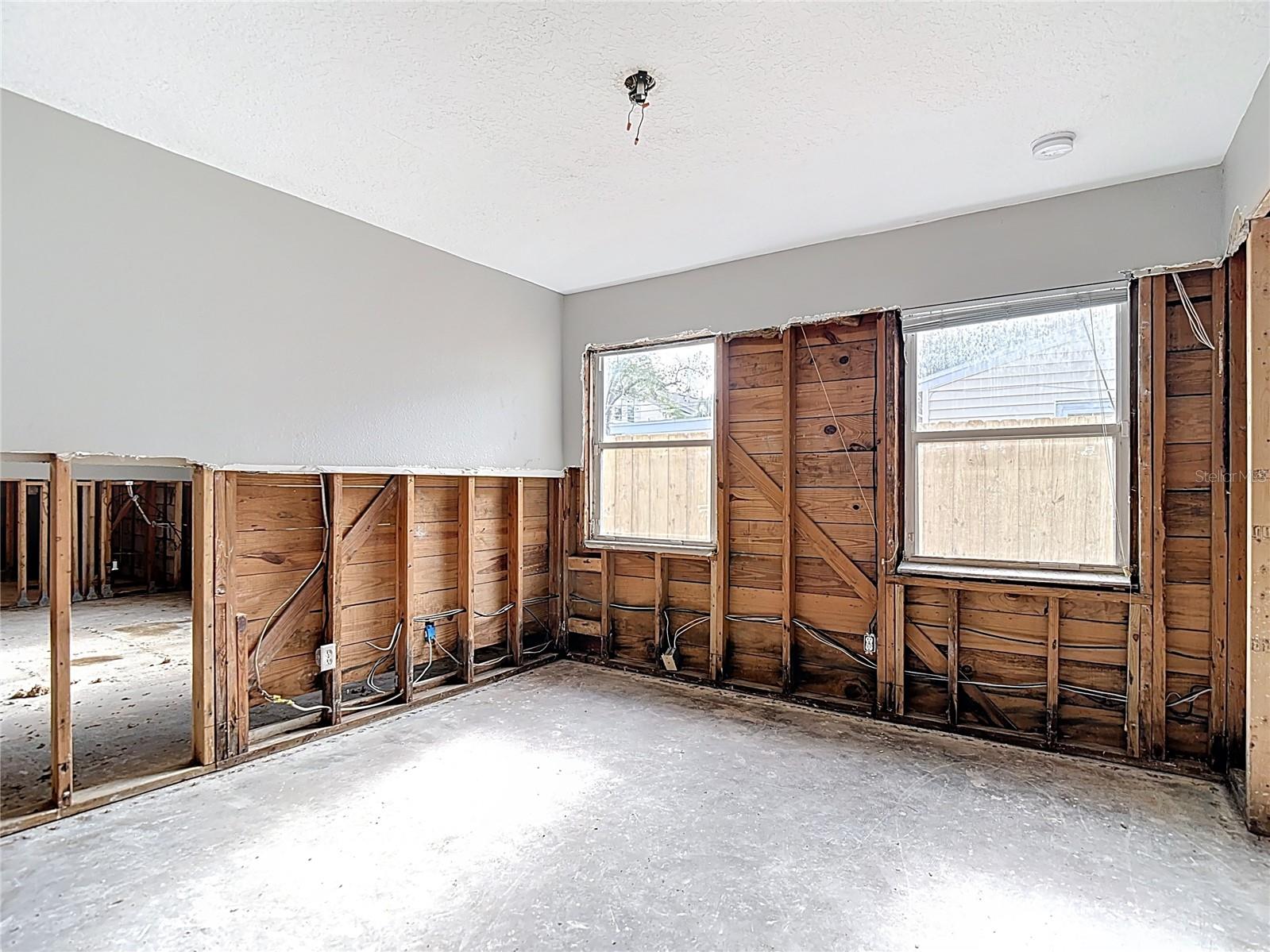 Image 20 of 53 For 4419 El Prado Boulevard