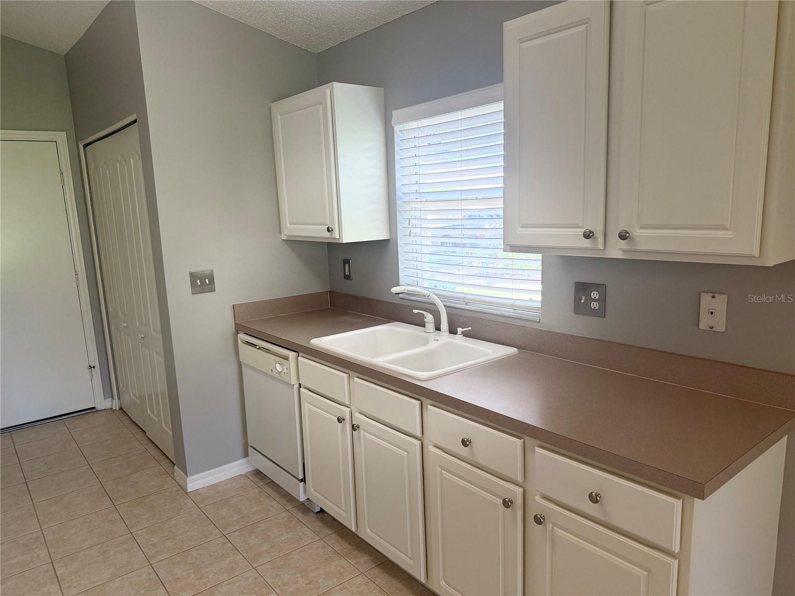 Image 14 of 36 For 2217 Brookfield Greens Circle