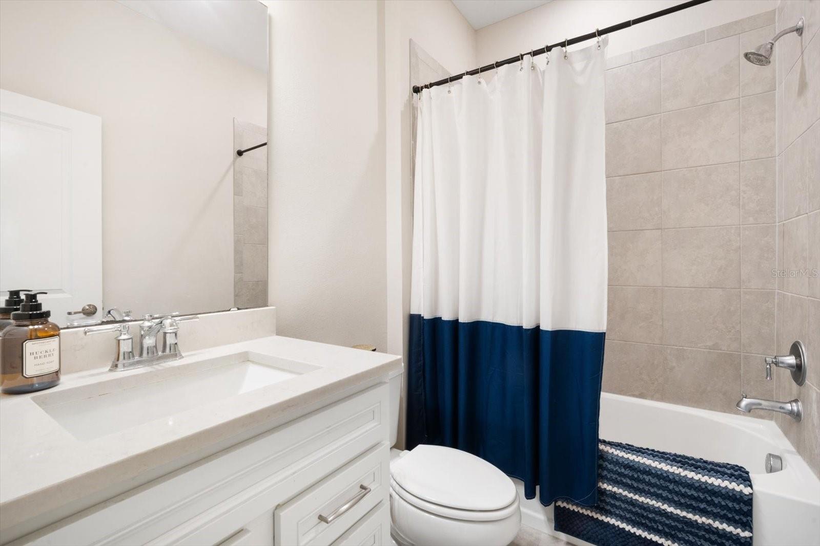 Image 14 of 27 For 13157 Peachleaf Avenue