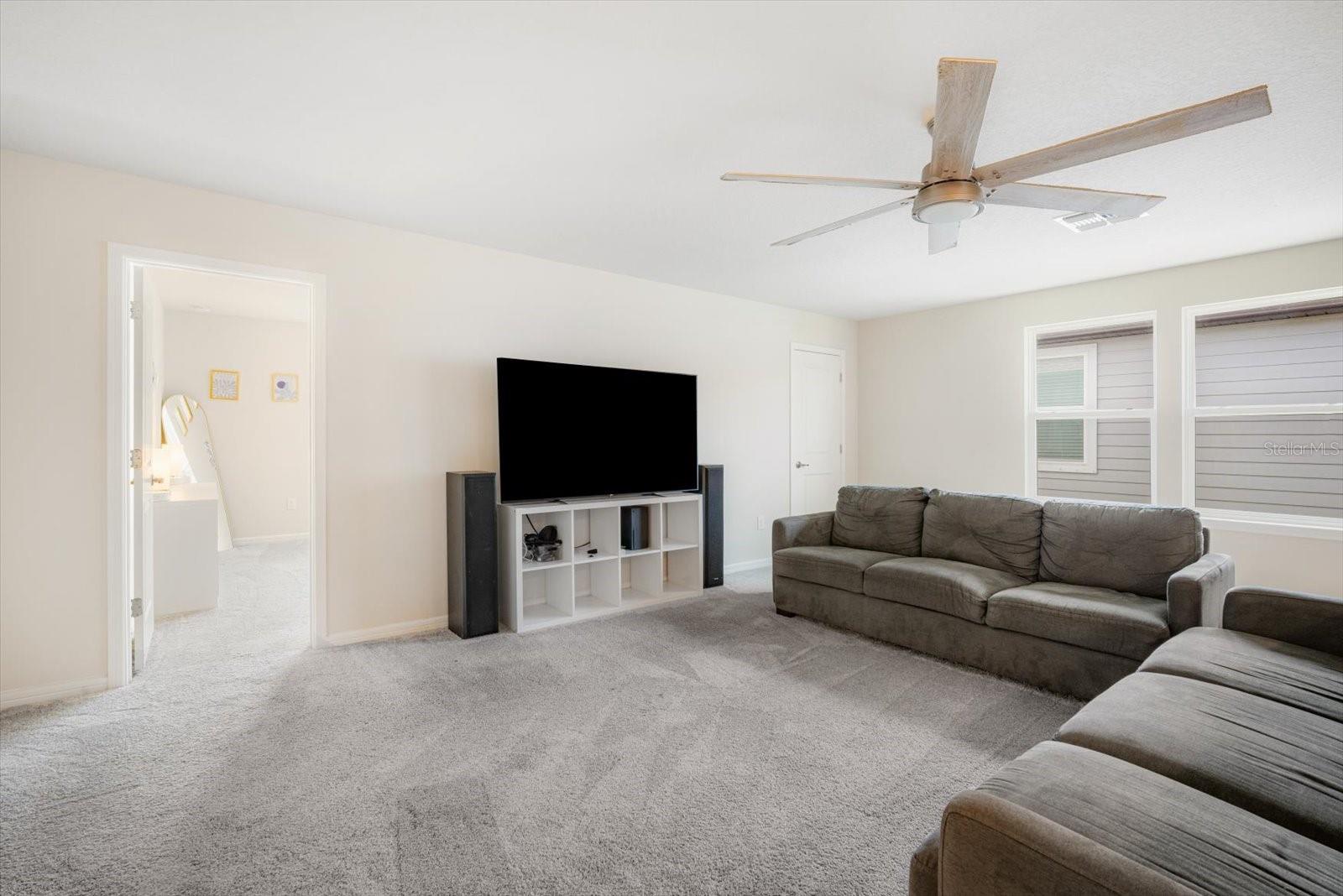 Image 16 of 27 For 13157 Peachleaf Avenue