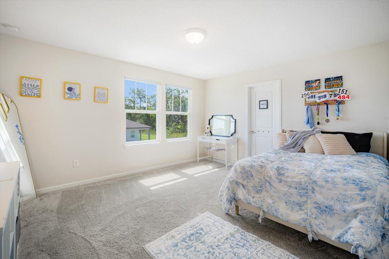 Image 17 of 27 For 13157 Peachleaf Avenue