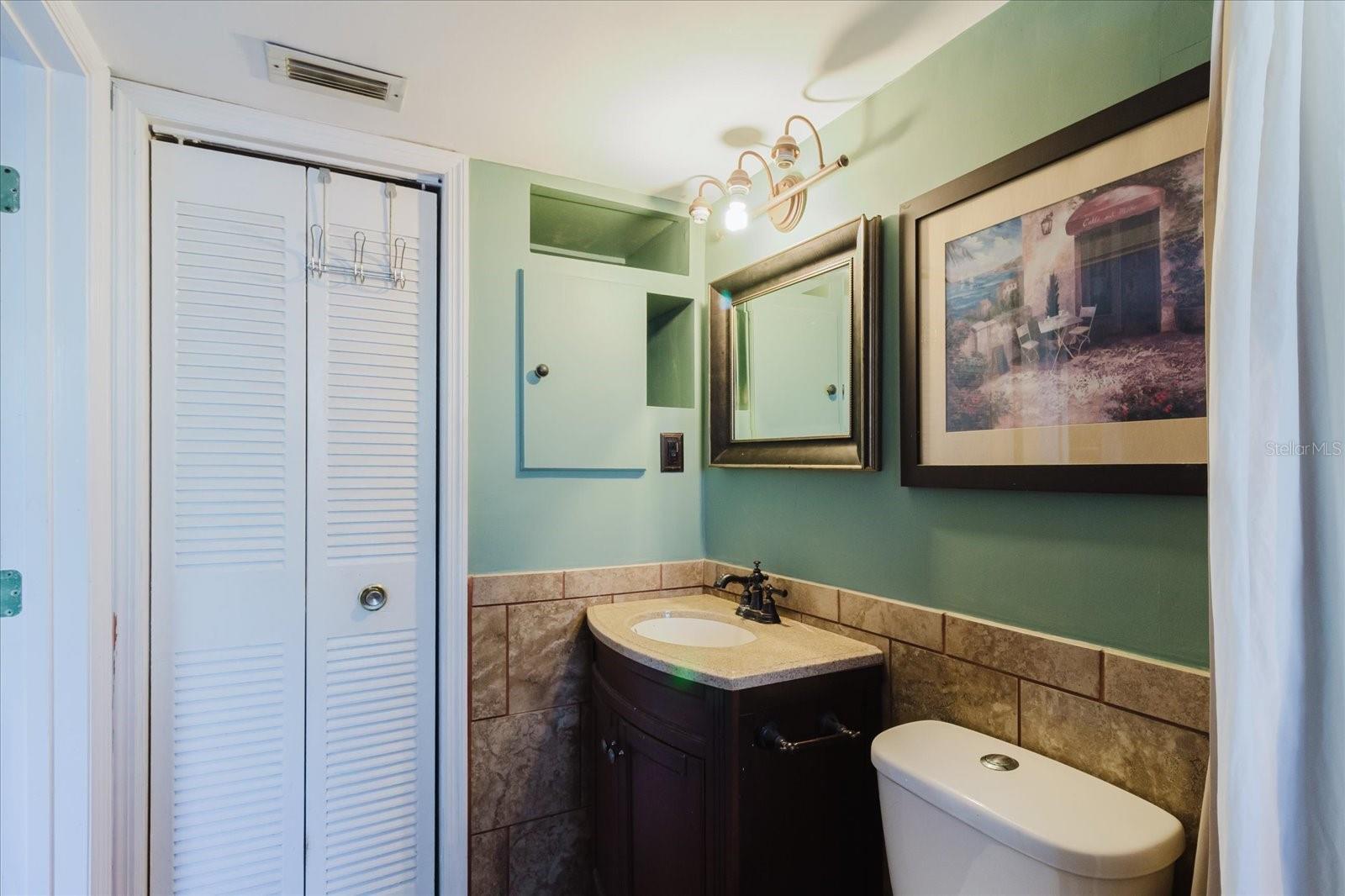 Image 18 of 53 For 14419 Americana Cir  103