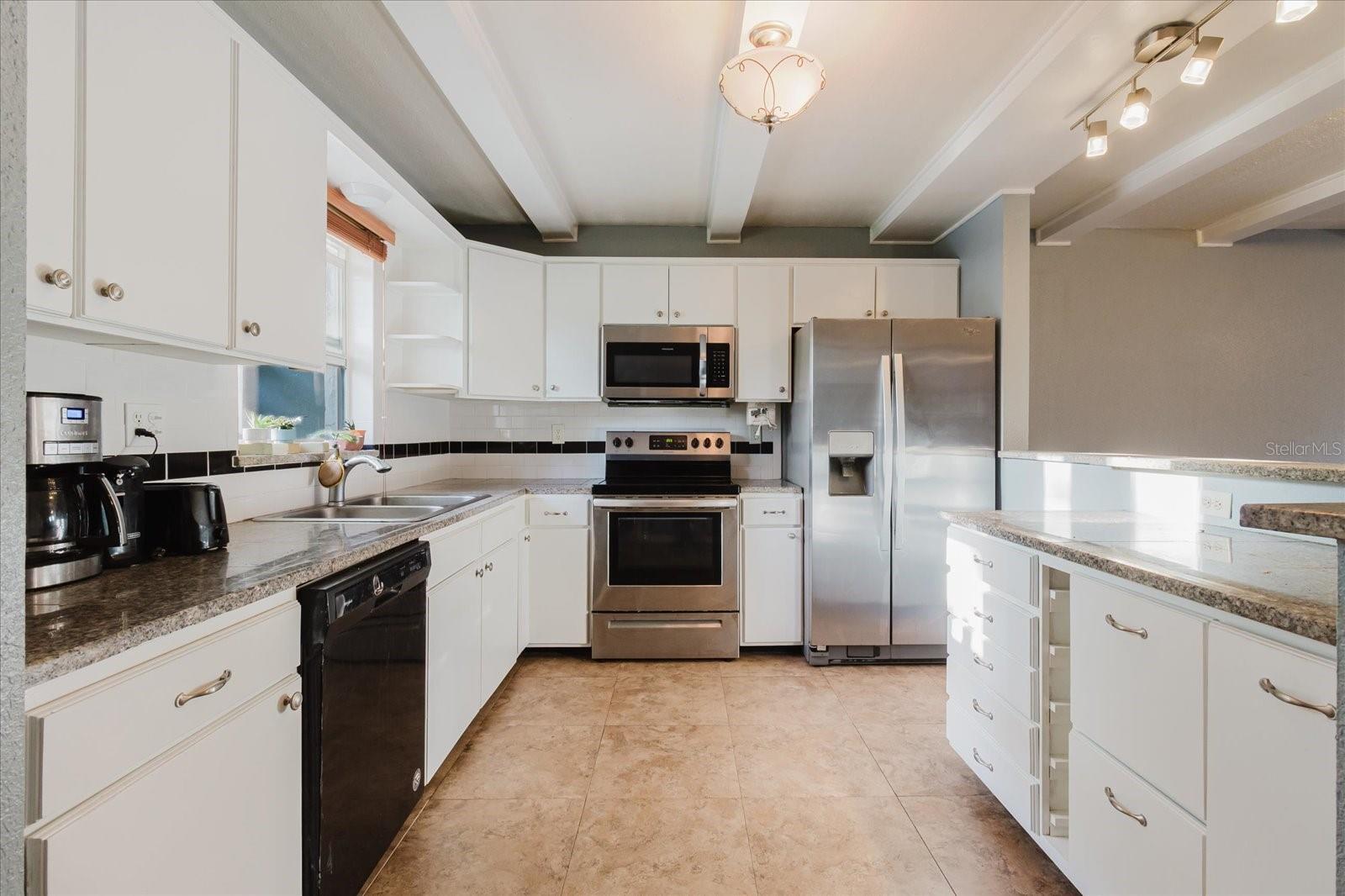 Image 42 of 53 For 14419 Americana Cir  103