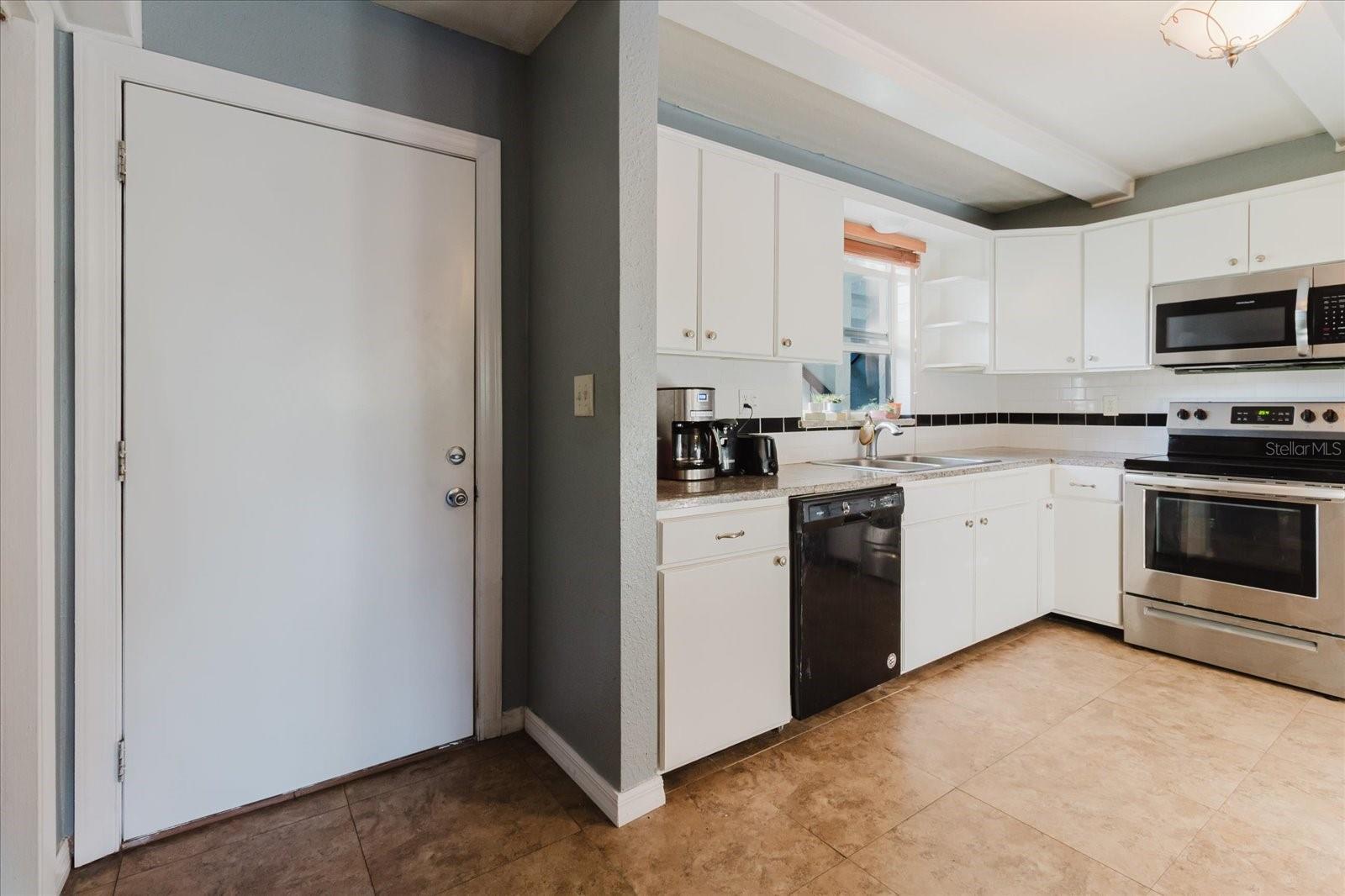 Image 8 of 53 For 14419 Americana Cir  103
