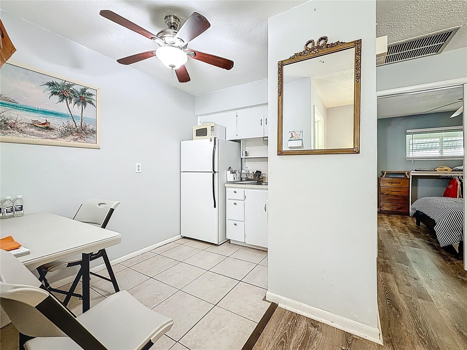 Image 6 of 19 For 250 Rosery Road Nw 228