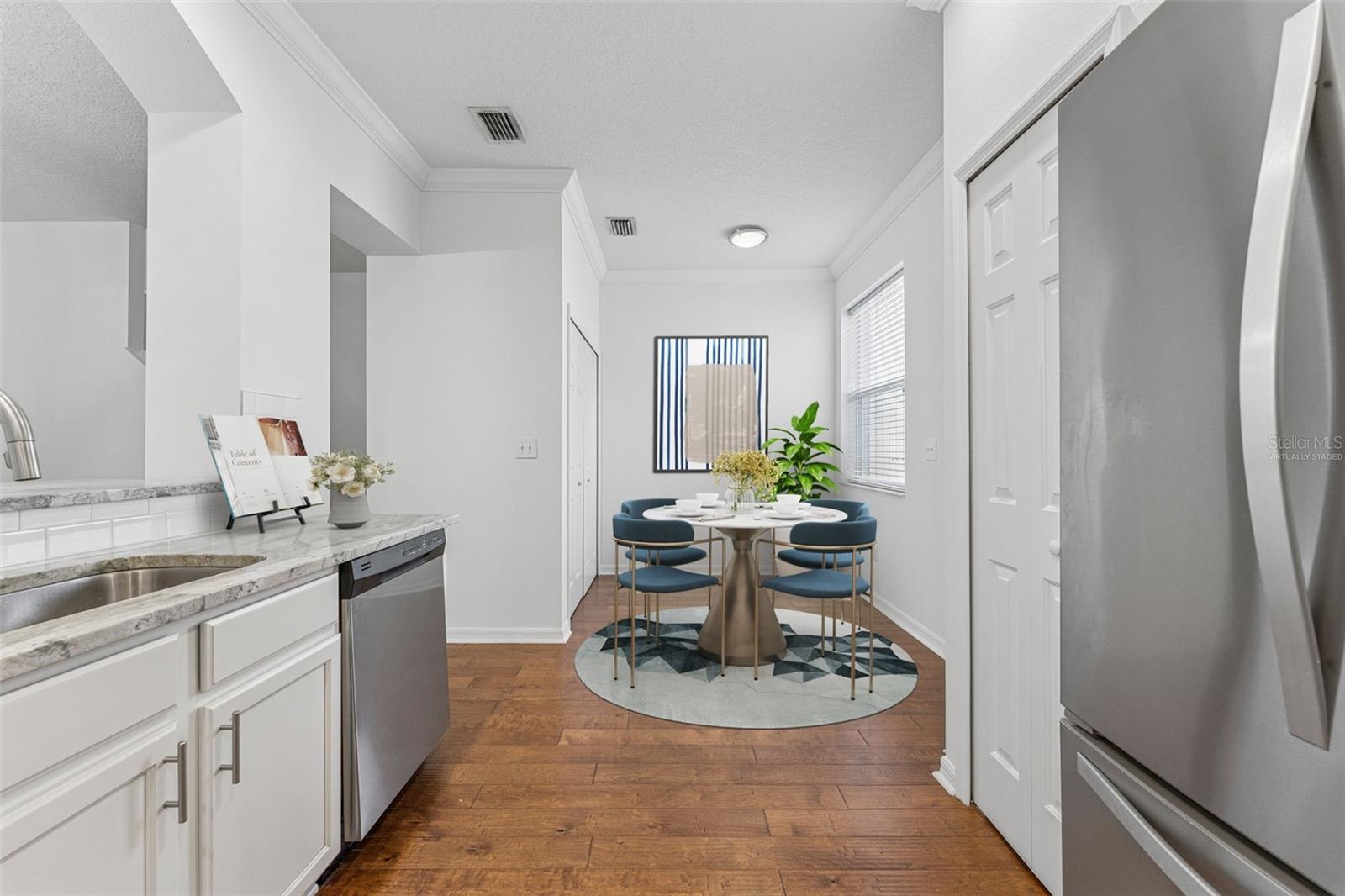 Listing photo id 11 for 9418 Park Village Drive 105