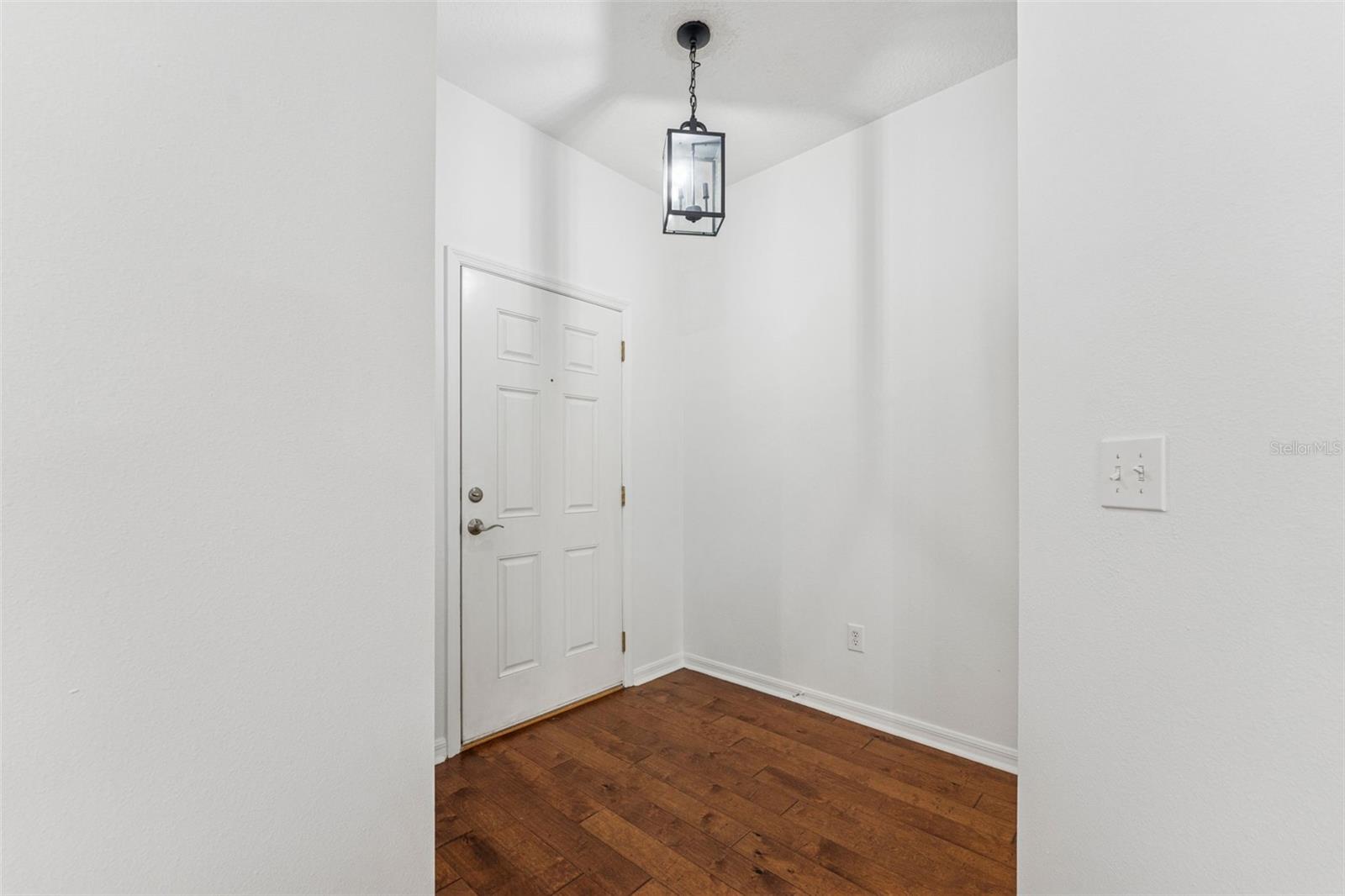 Listing photo id 13 for 9418 Park Village Drive 105