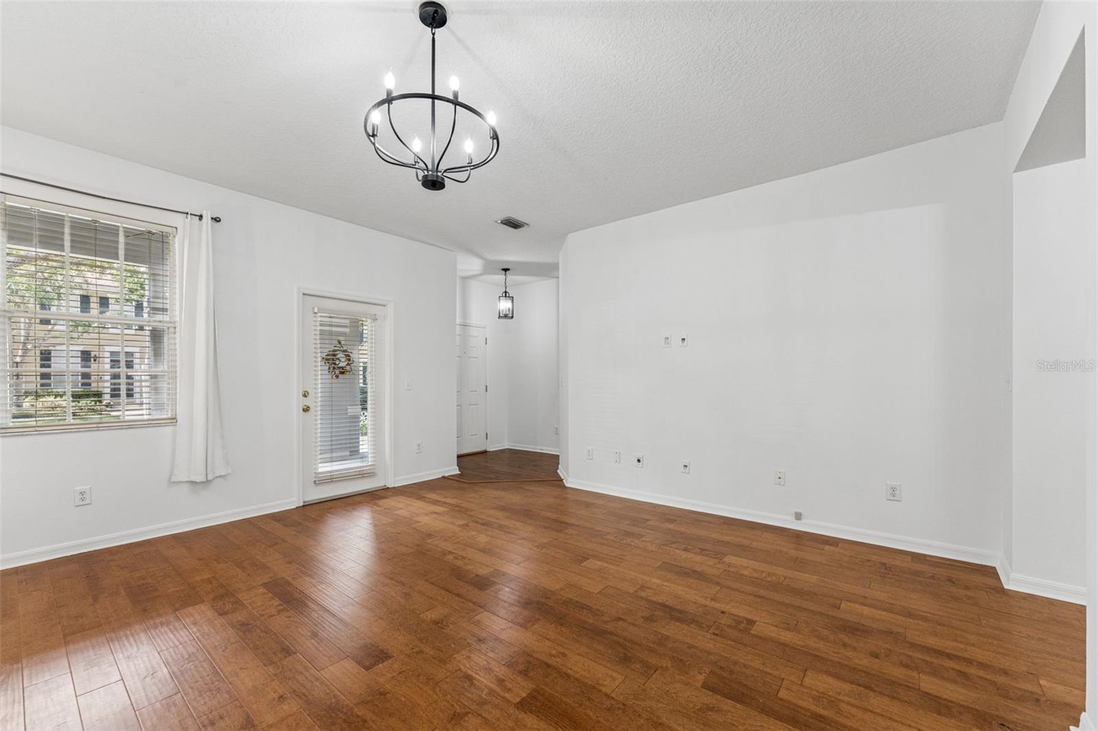 Listing photo id 14 for 9418 Park Village Drive 105