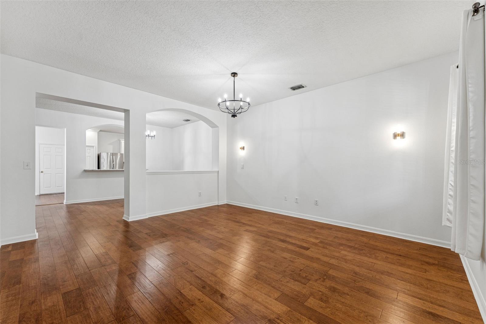 Listing photo id 15 for 9418 Park Village Drive 105