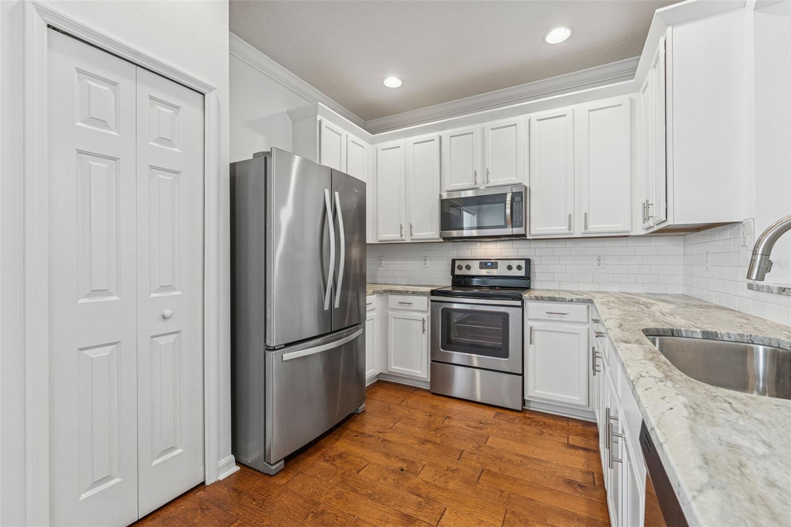 Listing photo id 22 for 9418 Park Village Drive 105