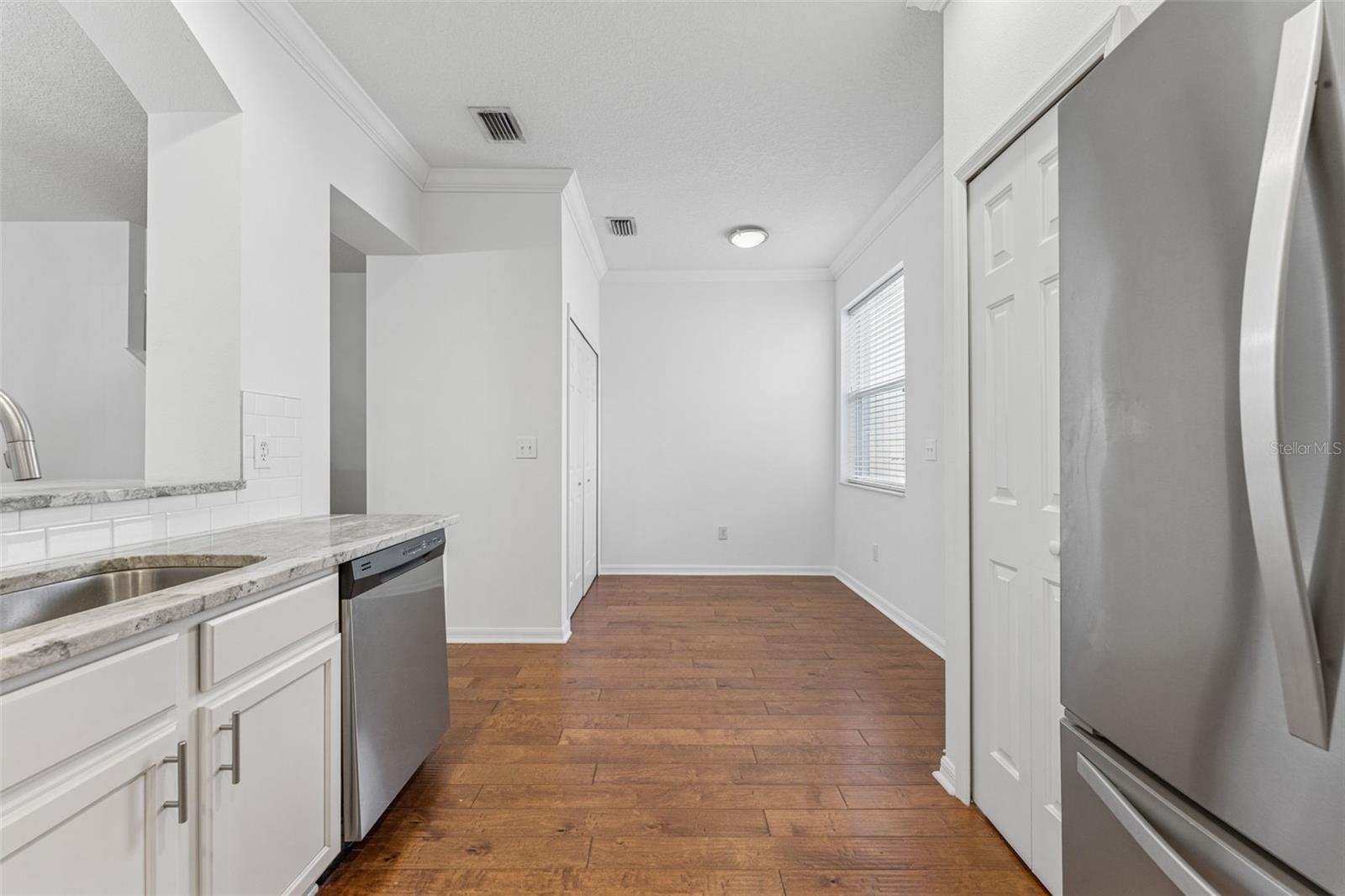 Listing photo id 23 for 9418 Park Village Drive 105