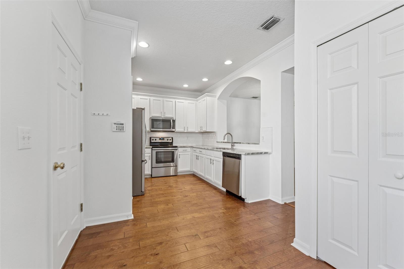 Listing photo id 25 for 9418 Park Village Drive 105