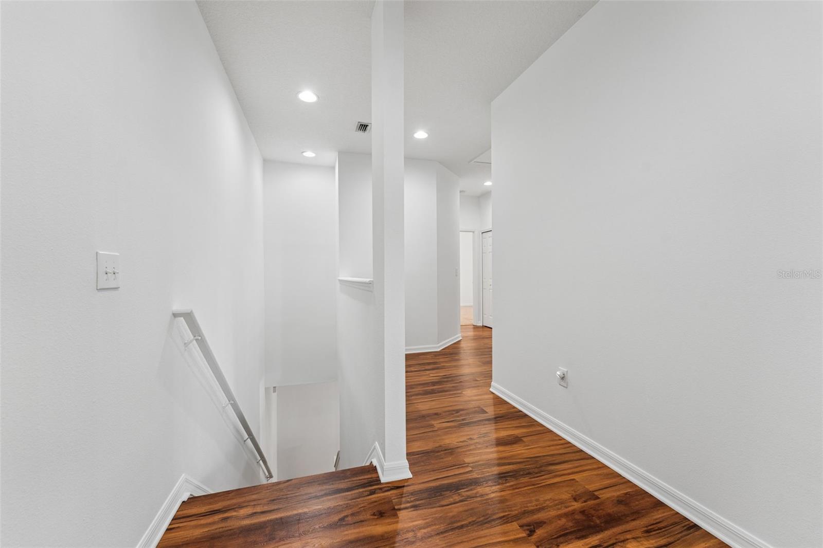 Listing photo id 26 for 9418 Park Village Drive 105