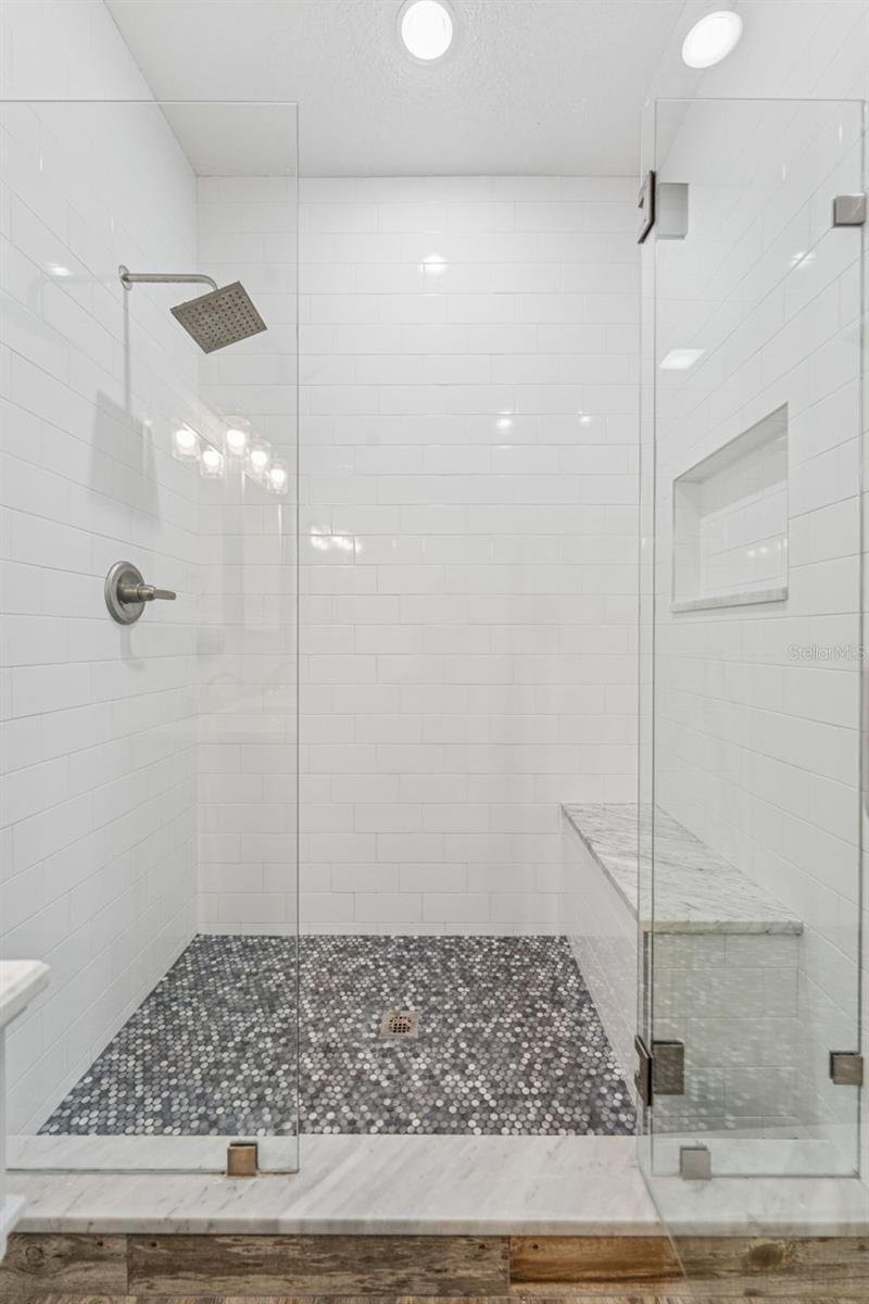 Listing photo id 33 for 9418 Park Village Drive 105