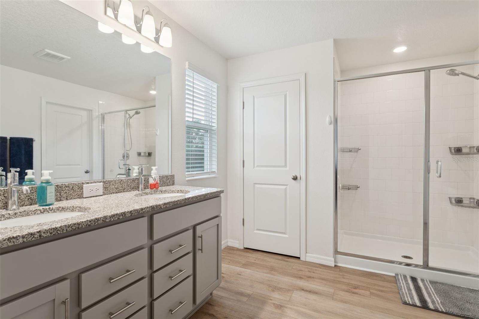 Image 18 of 29 For 37402 Yukon Drive