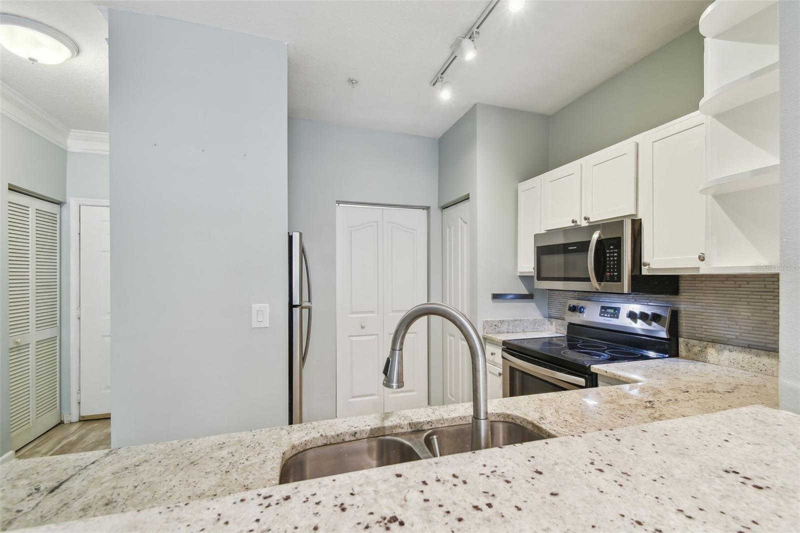 Image 10 of 58 For 4207 Dale Mabry Highway 2105