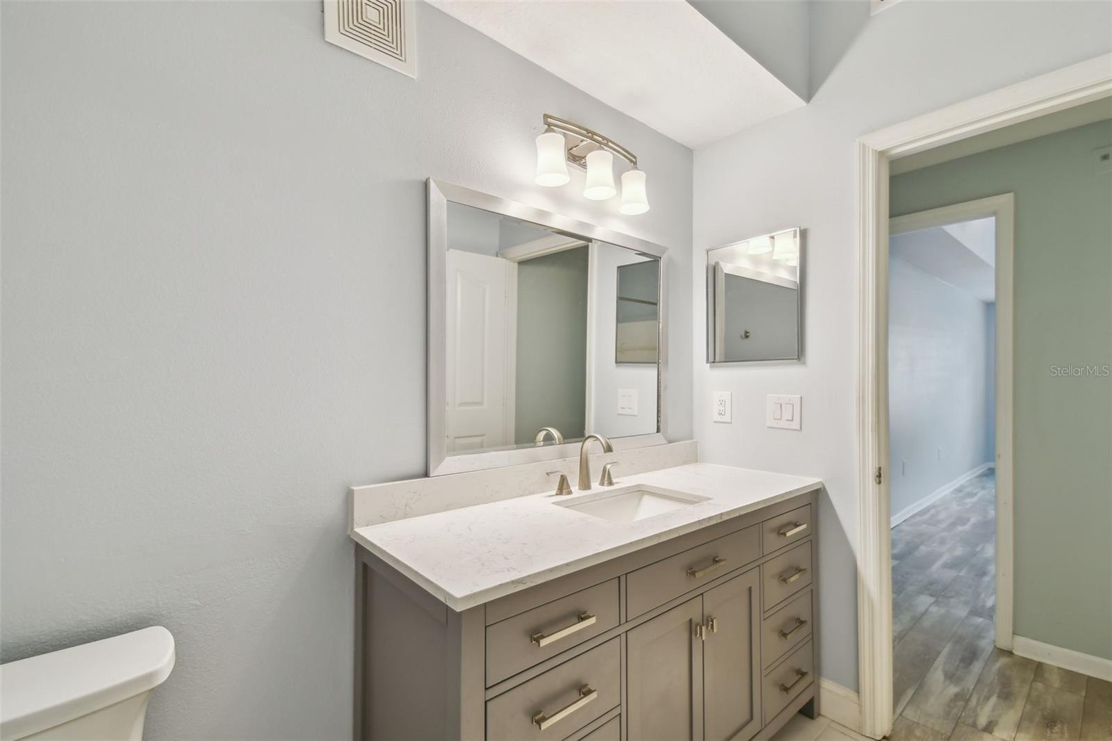 Image 23 of 58 For 4207 Dale Mabry Highway 2105