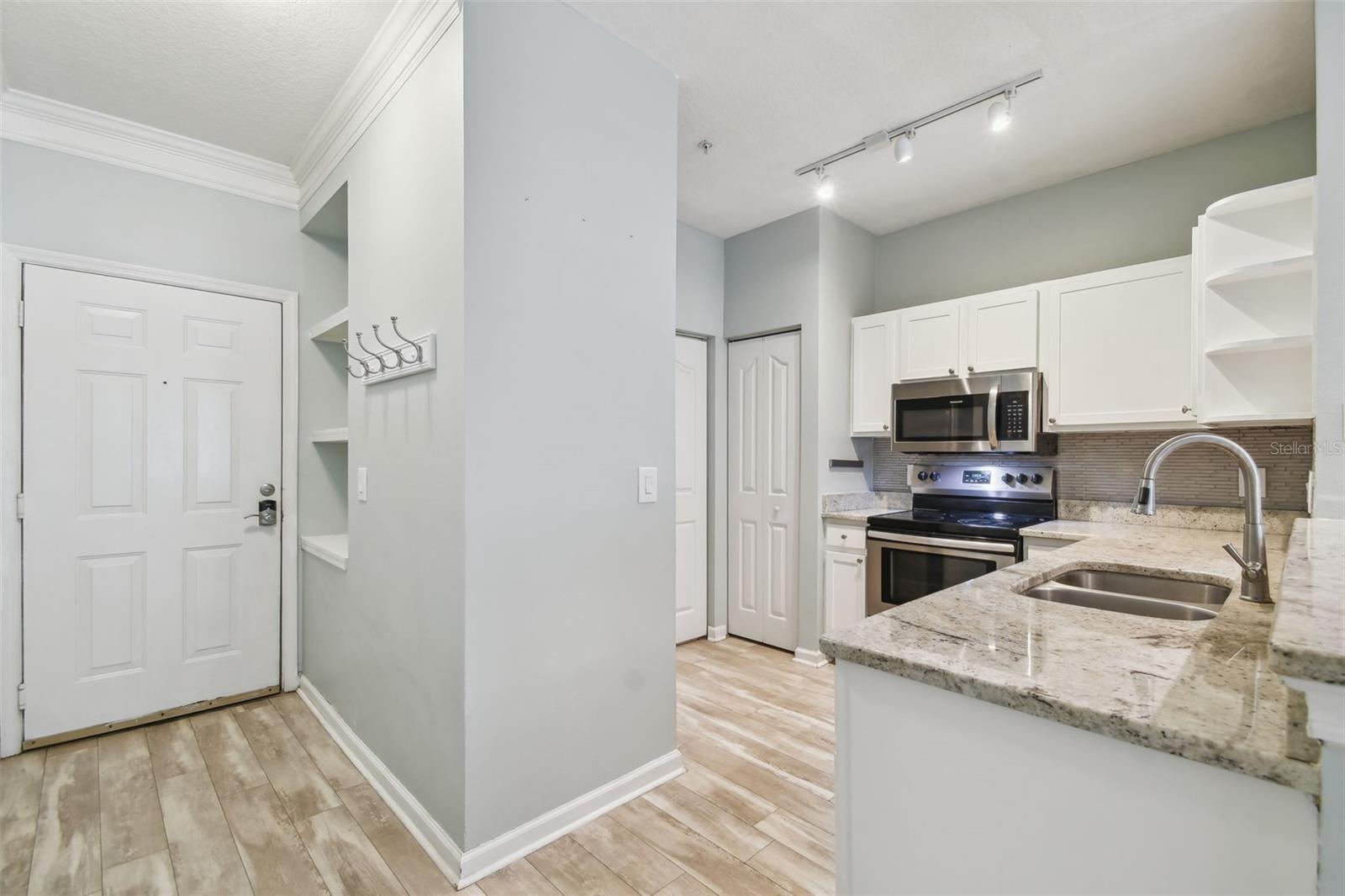 Image 9 of 58 For 4207 Dale Mabry Highway 2105