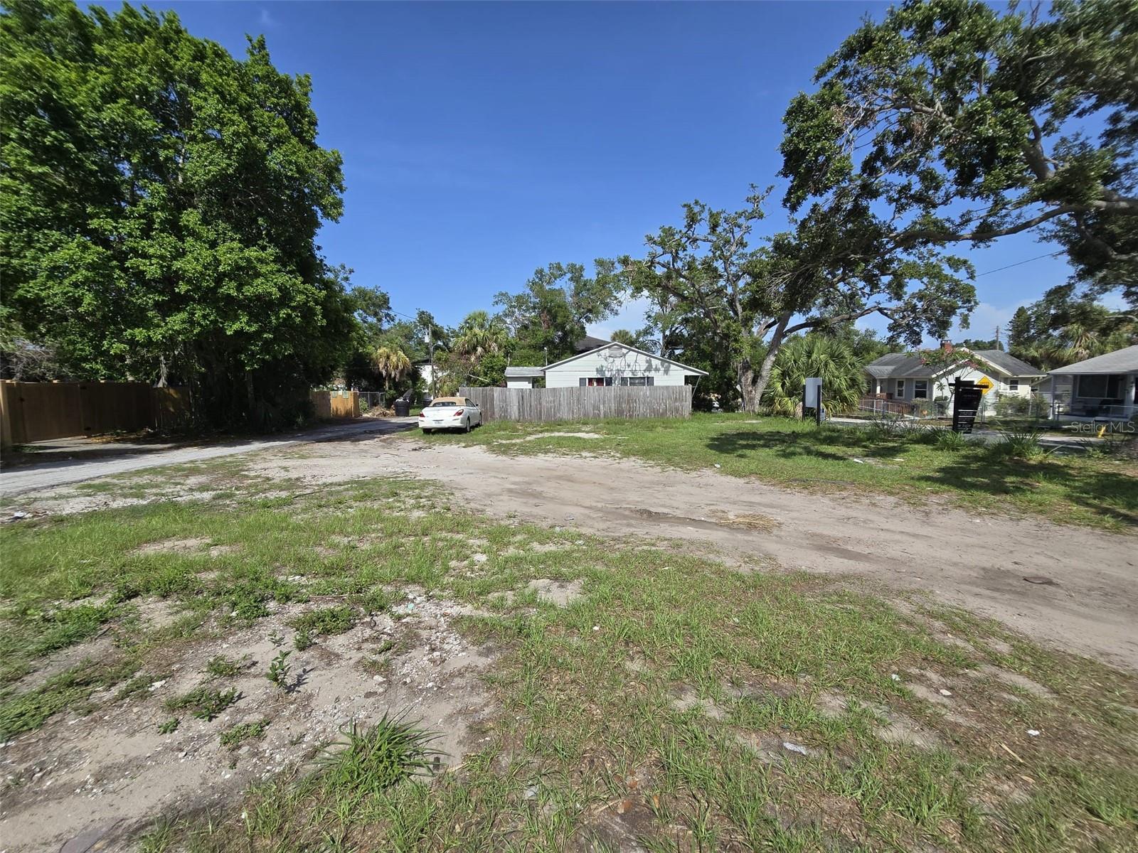 Image 16 of 21 For Paris Avenue S