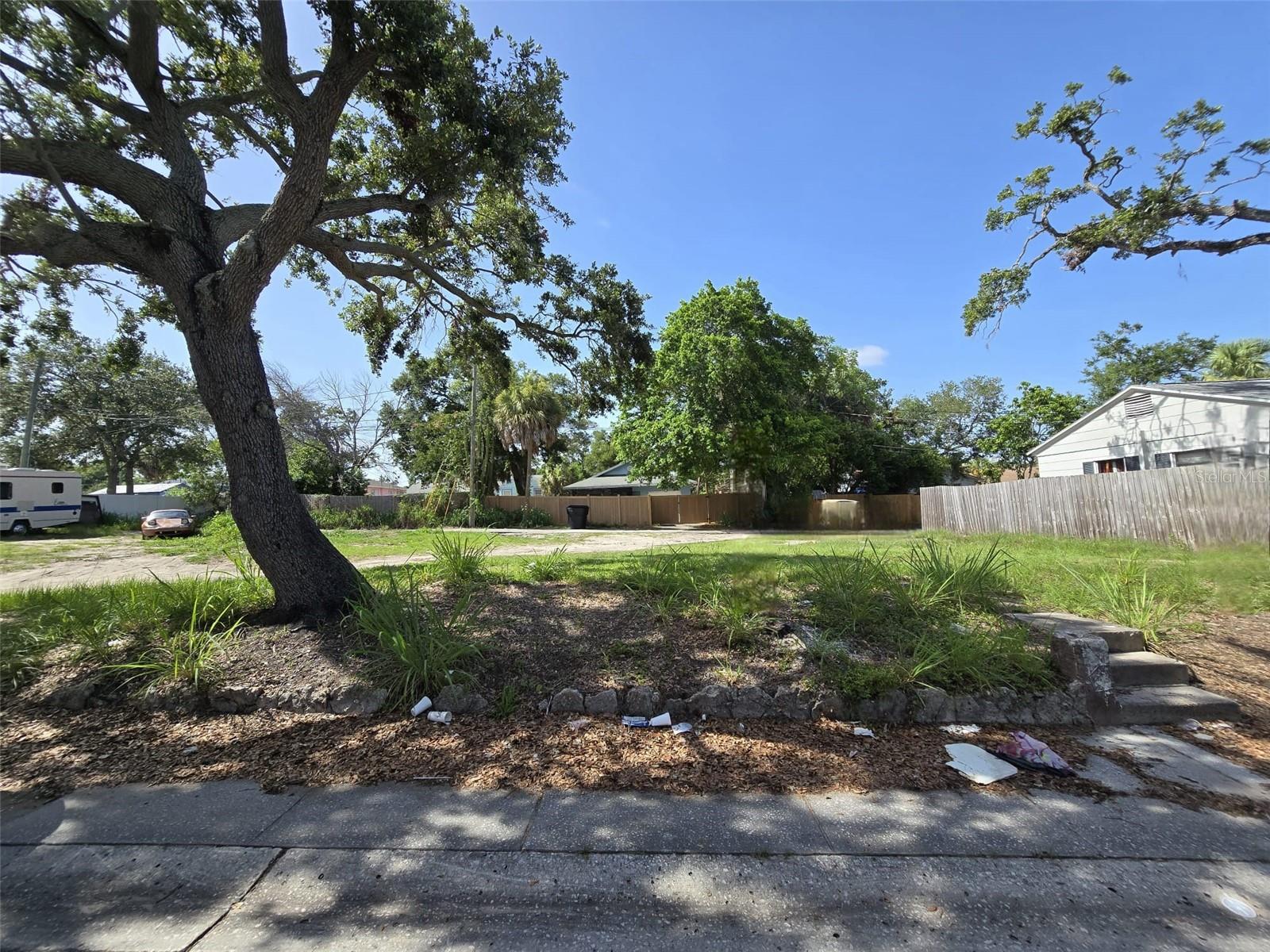 Image 17 of 21 For Paris Avenue S