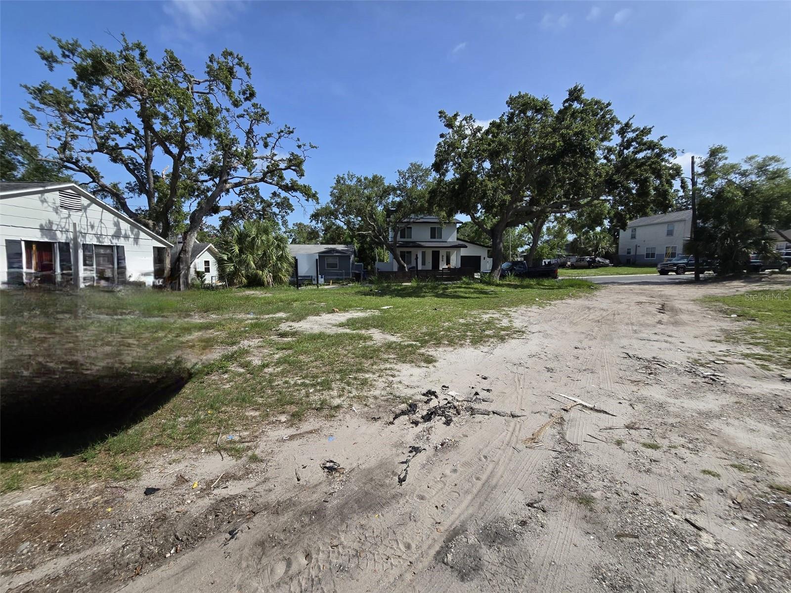 Image 20 of 21 For Paris Avenue S