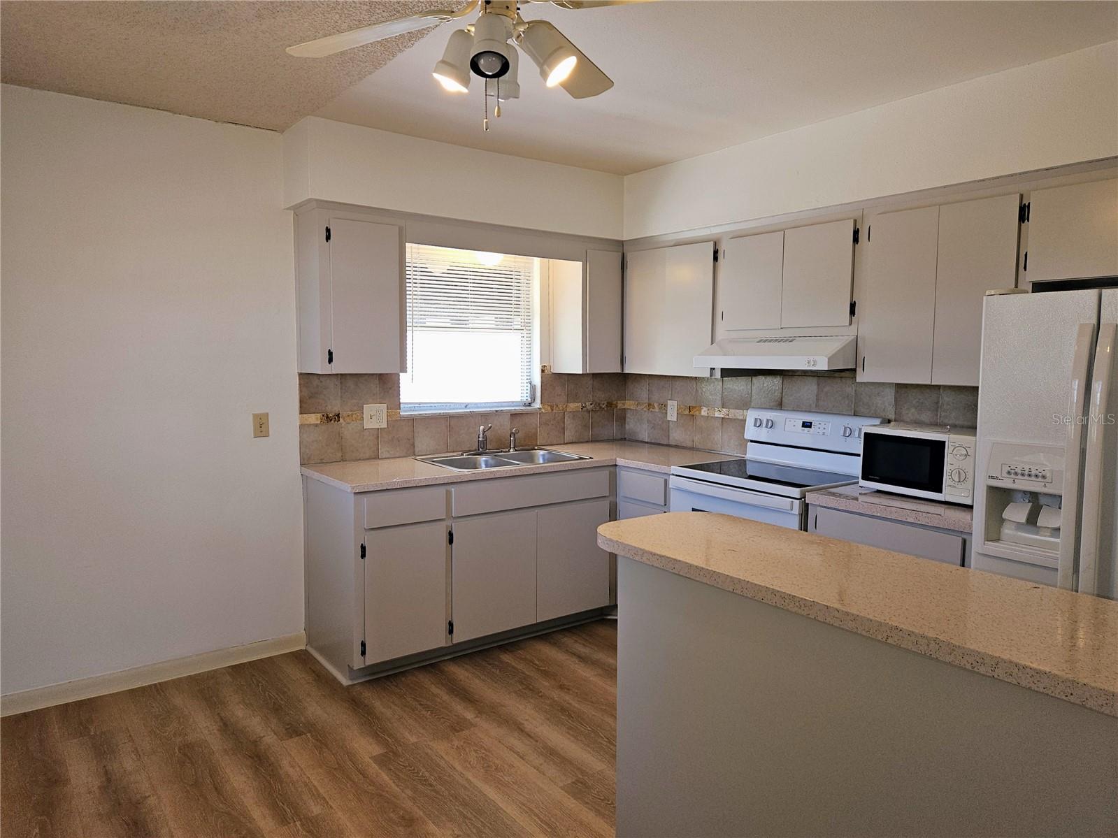 Image 7 of 25 For 380 137th Avenue Circle 380