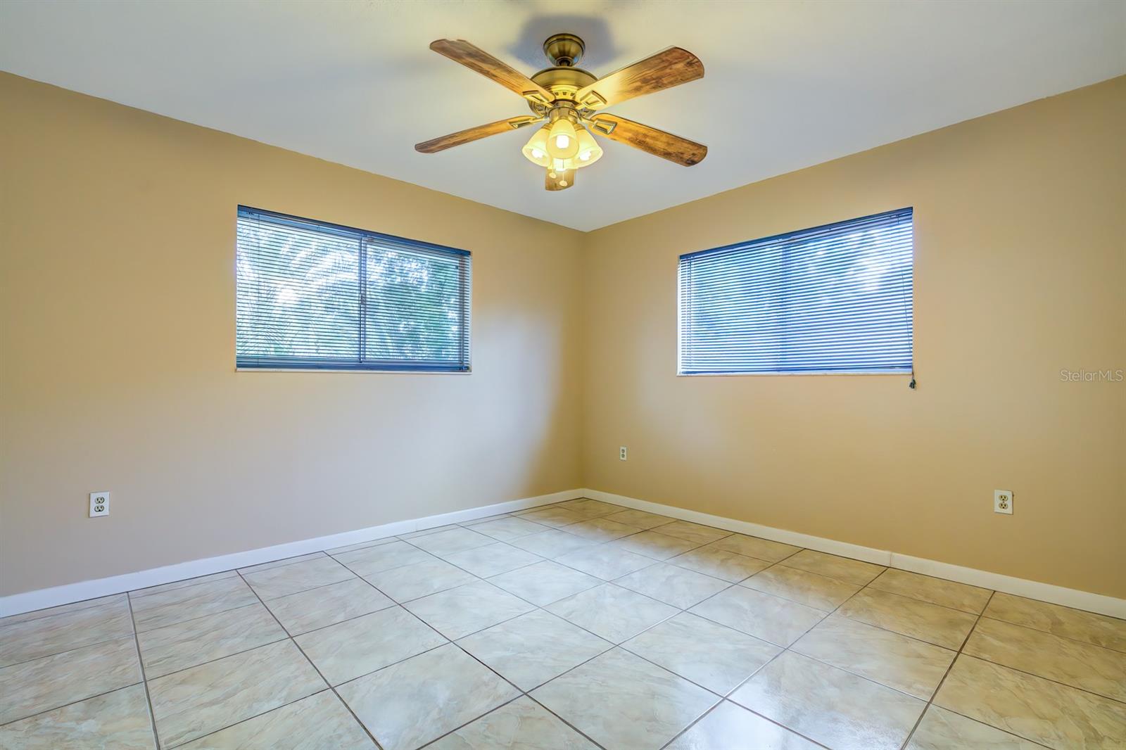 Image 21 of 45 For 2406 Appian Avenue