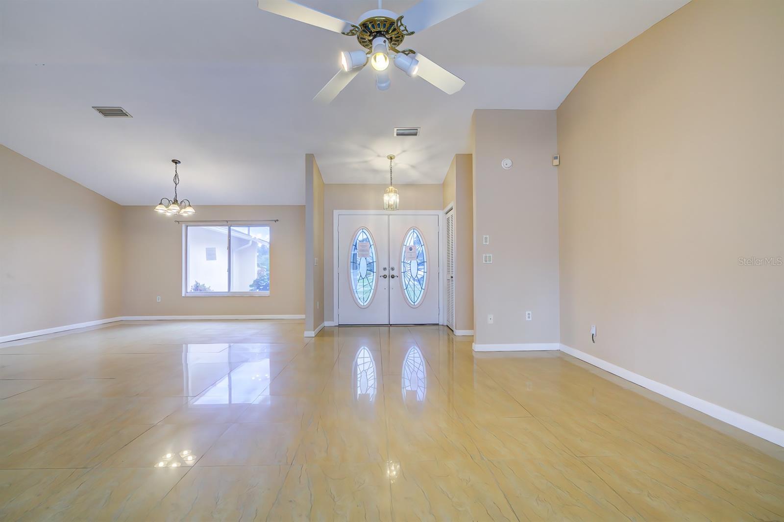 Image 4 of 45 For 2406 Appian Avenue