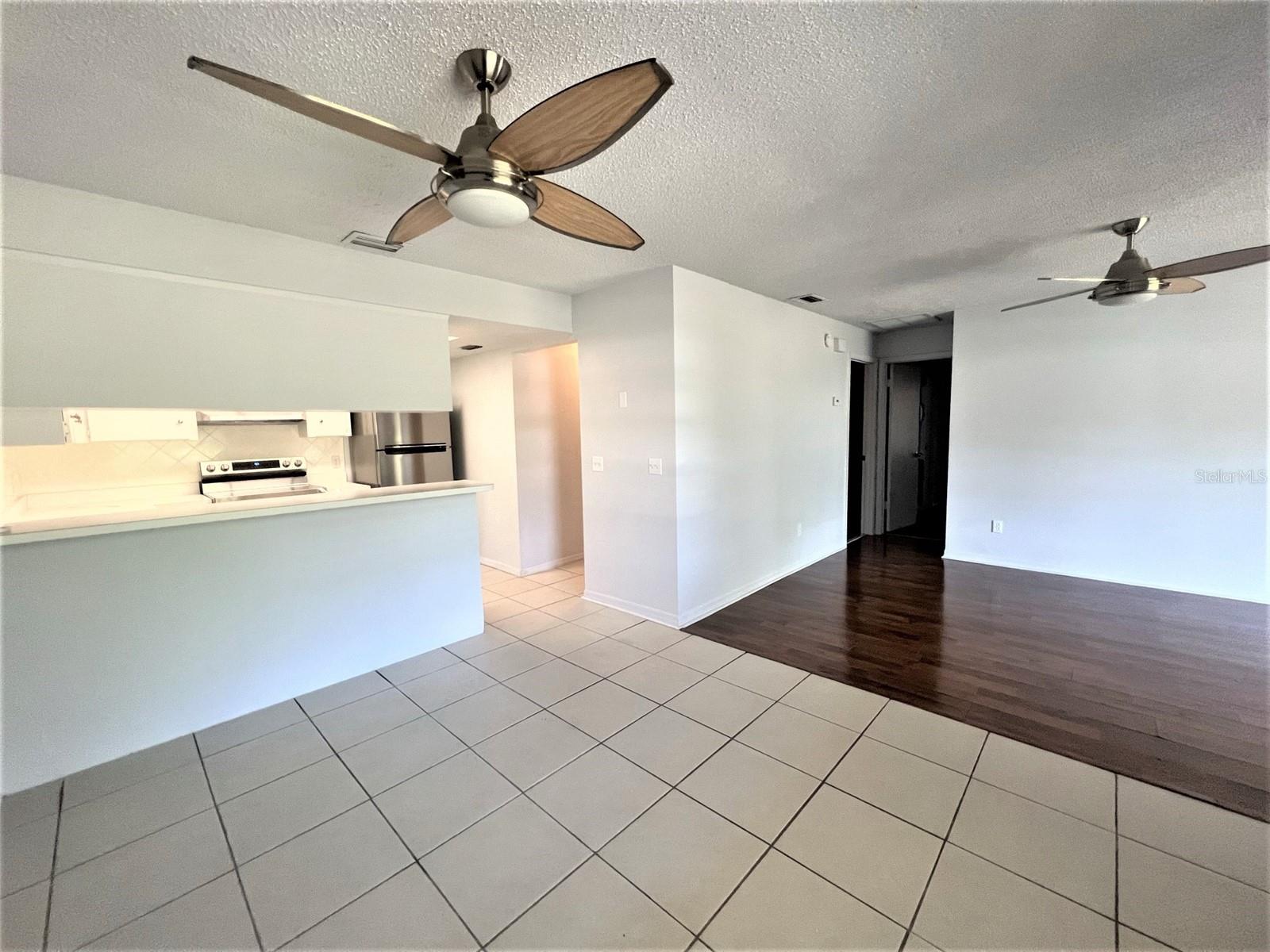 Image 3 of 22 For 3153 Bloomingdale Villas Court