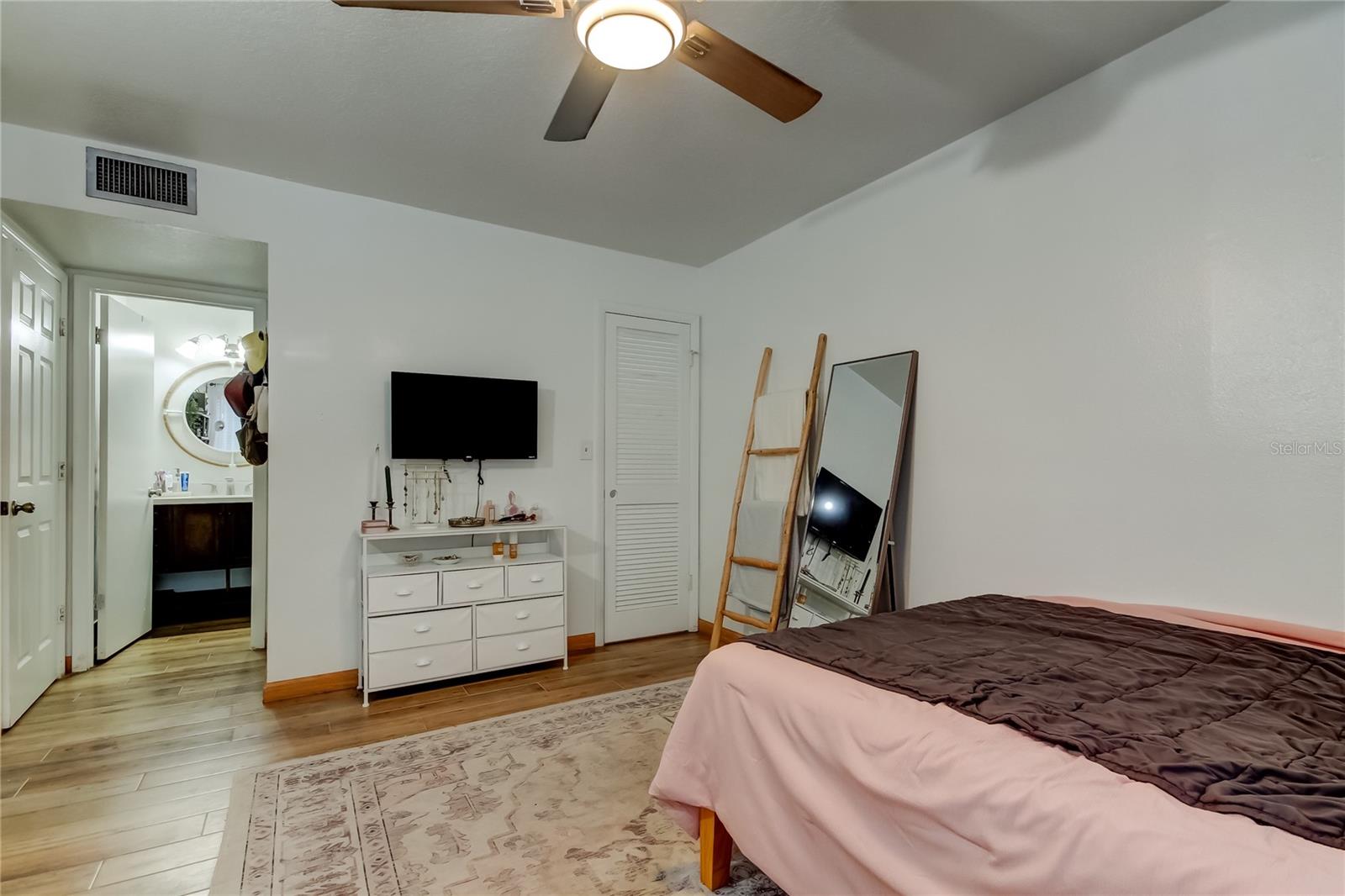 Image 19 of 36 For 11720 Raintree Drive D