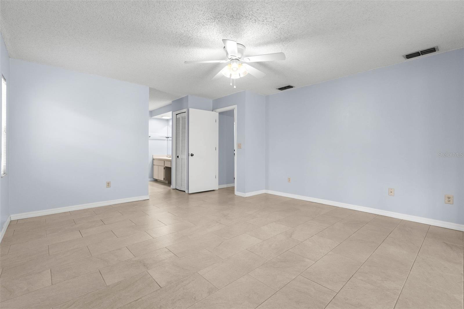 Image 18 of 35 For 14164 Fennsbury Drive