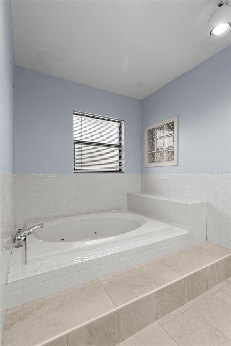 Image 22 of 35 For 14164 Fennsbury Drive