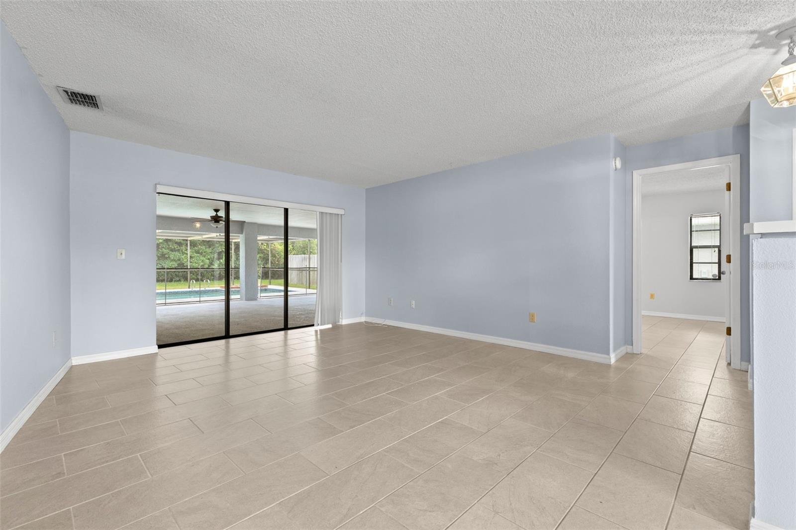 Image 4 of 35 For 14164 Fennsbury Drive